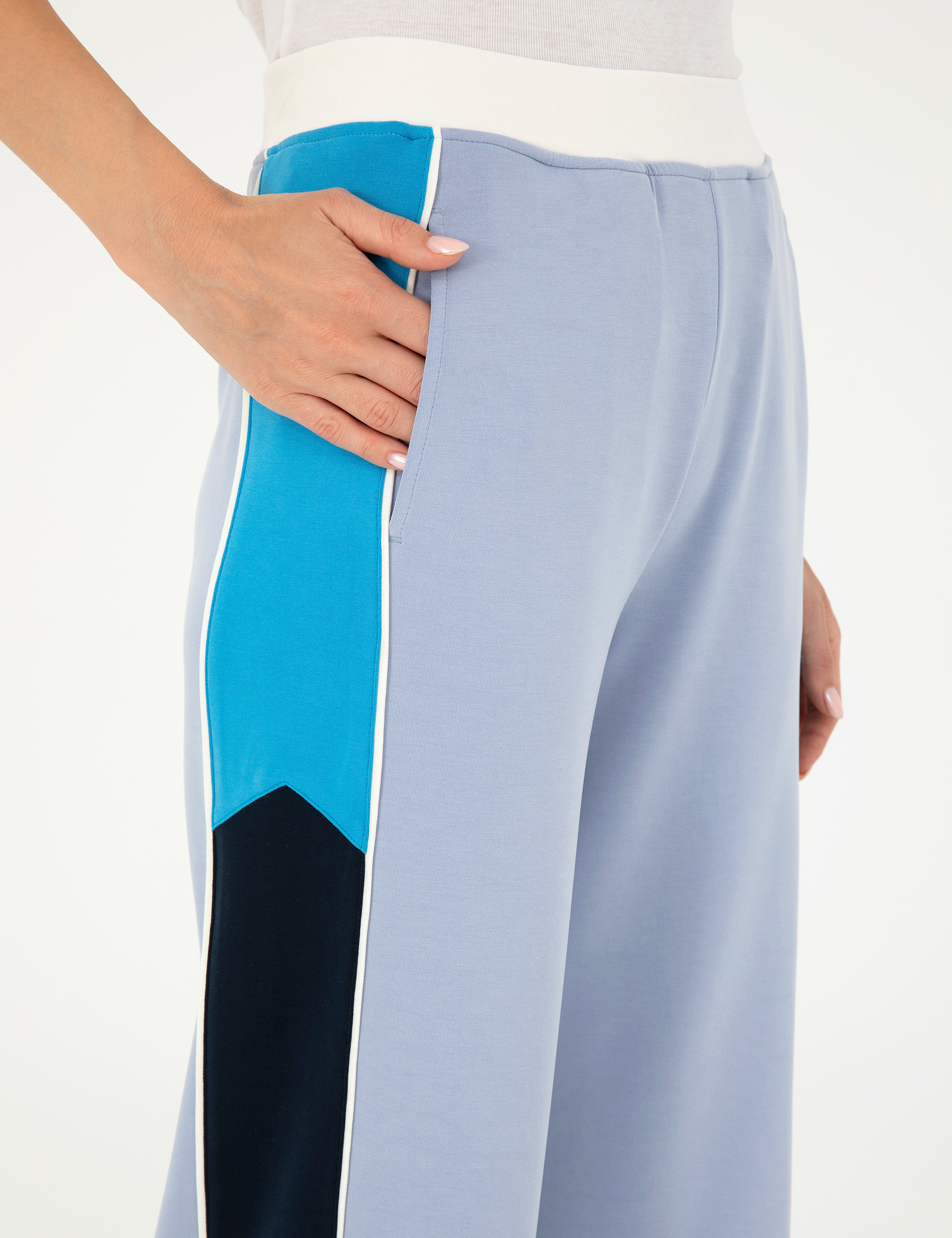Mavi Flare Fit Eşofman Altı - Image 5