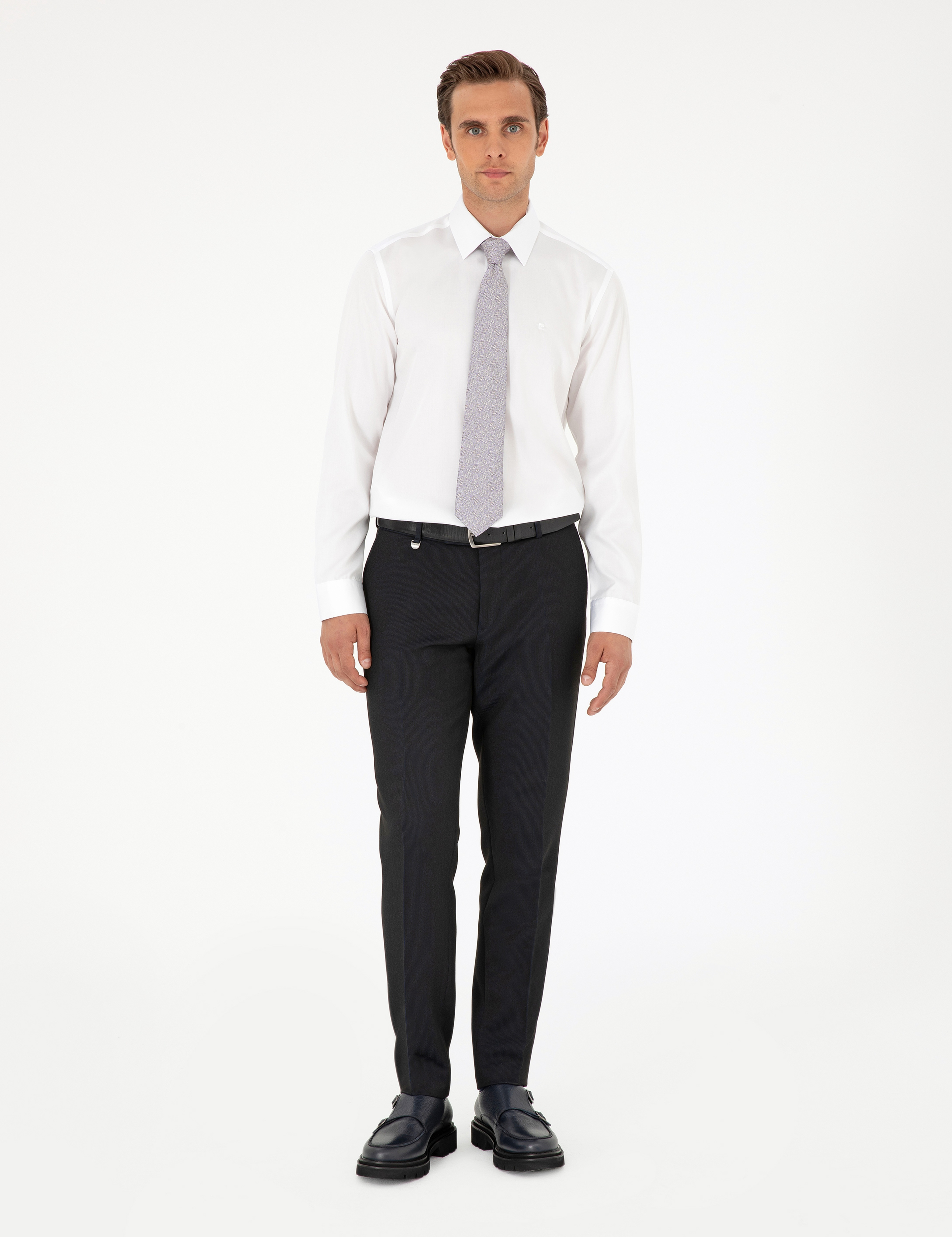 Beyaz Non İron Kolay Ütülenebilir Slim Fit Uzun Kollu Basic Gömlek