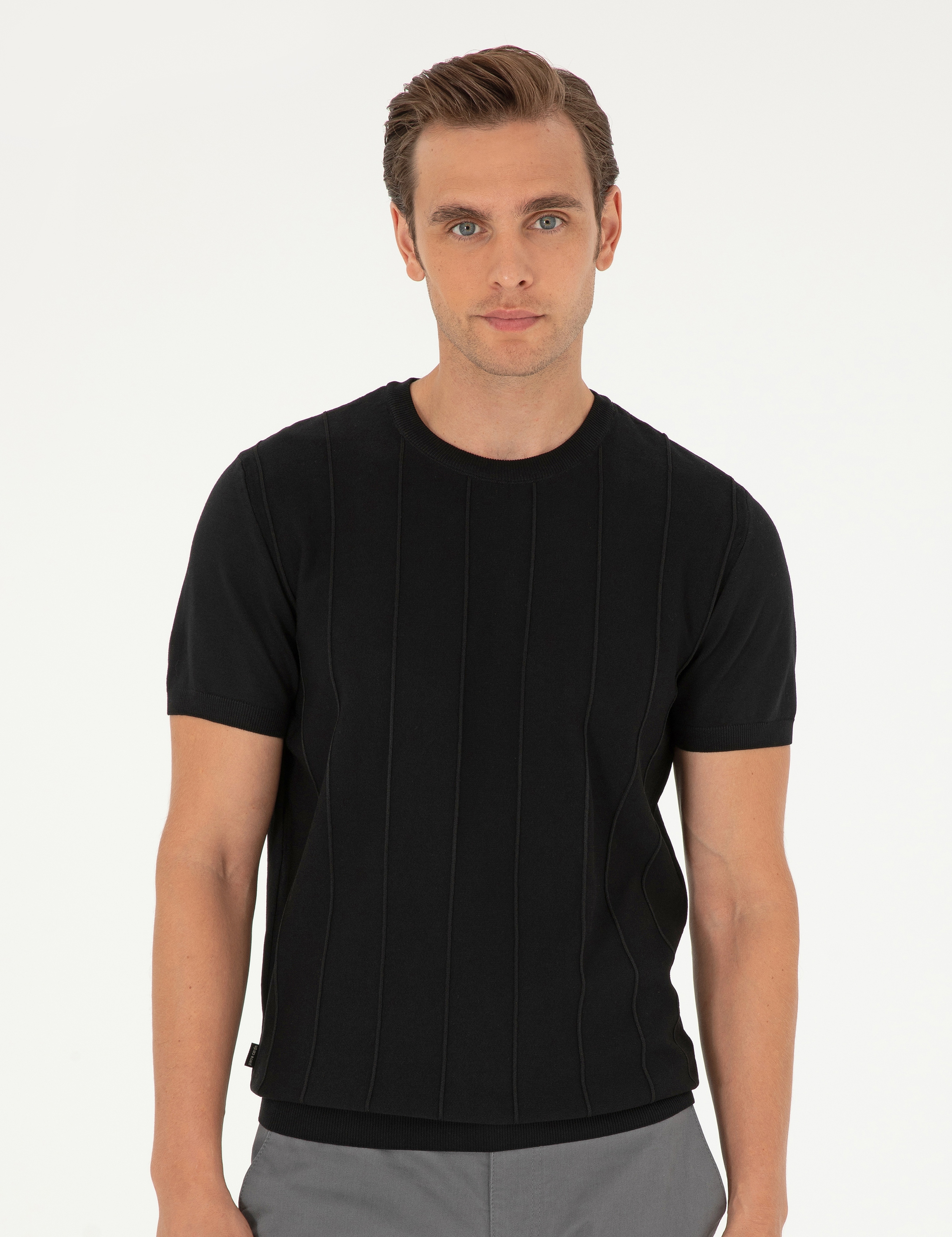 Siyah Slim Fit Bisiklet Yaka Triko Tişört - Image 1