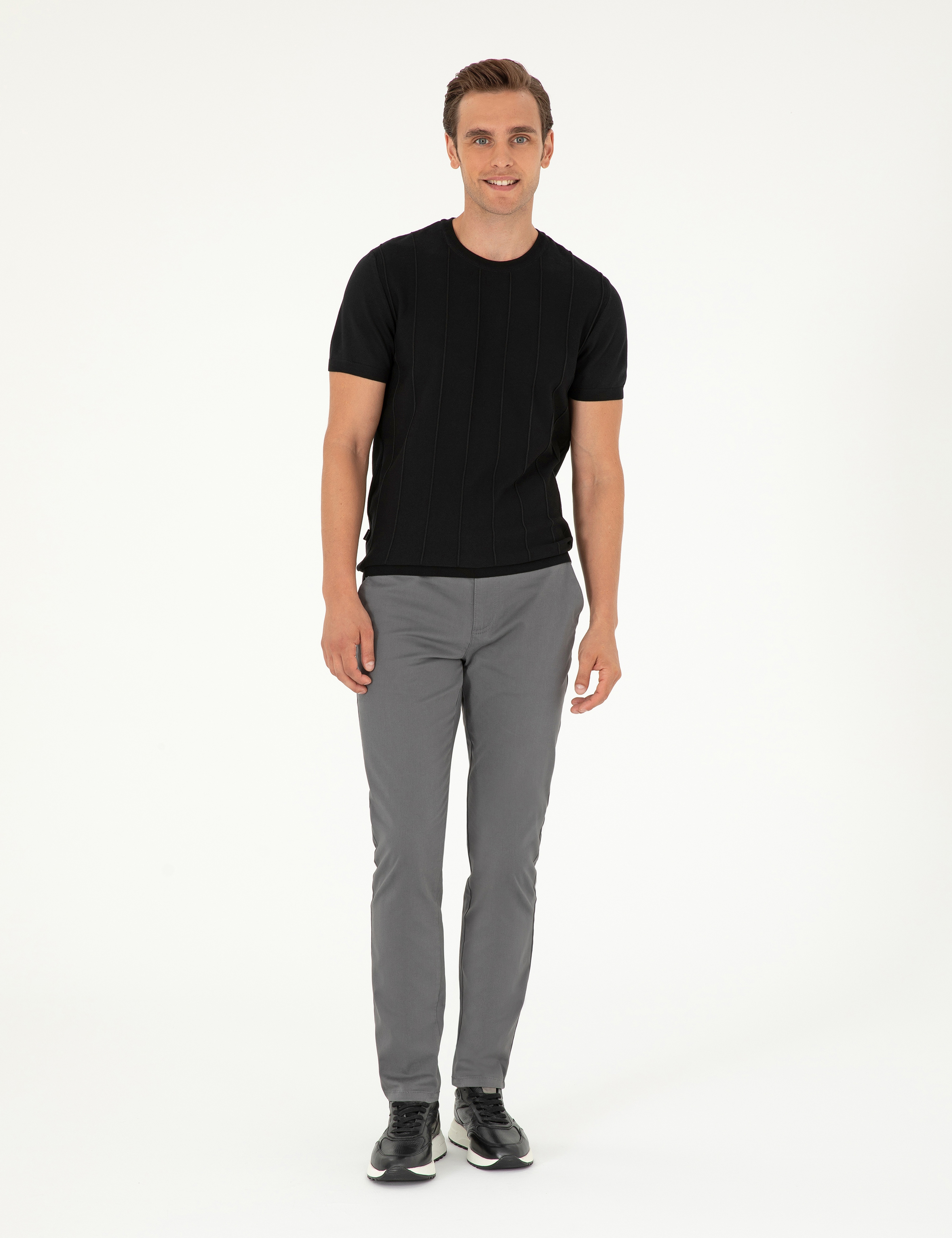 Siyah Slim Fit Bisiklet Yaka Triko Tişört