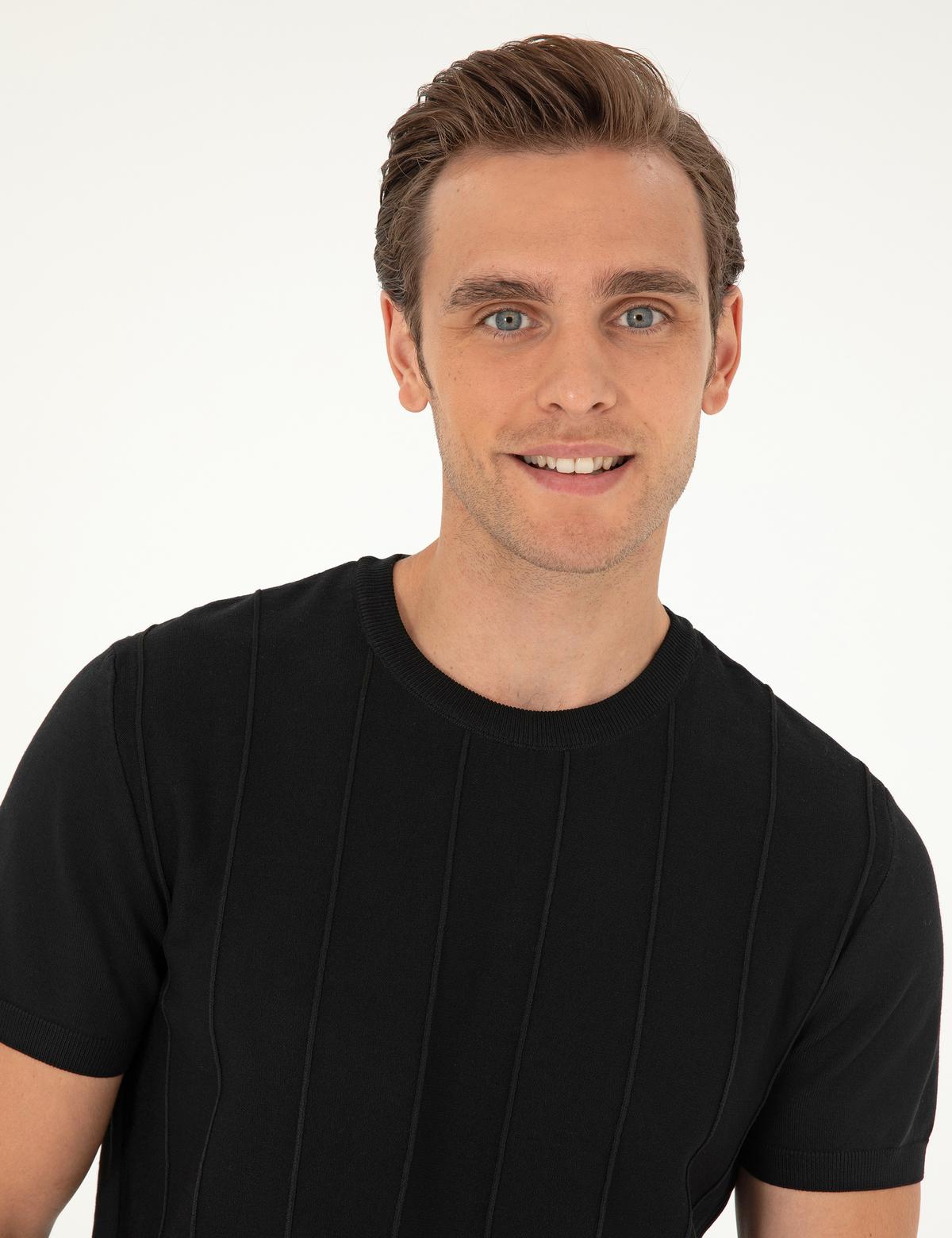 Siyah Slim Fit Bisiklet Yaka Triko Tişört - 50302451016