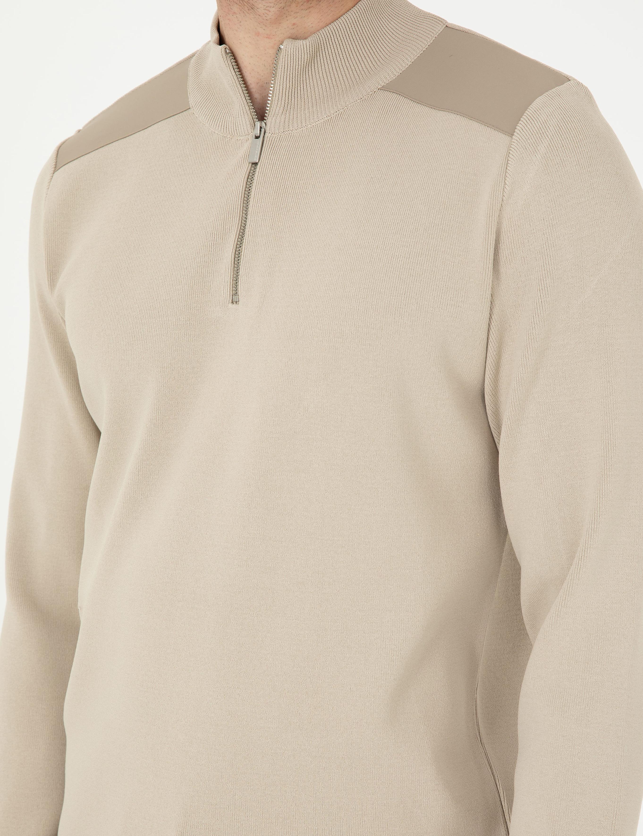 Bej Regular Fit Fermuarlı Dik Yaka Triko Kazak