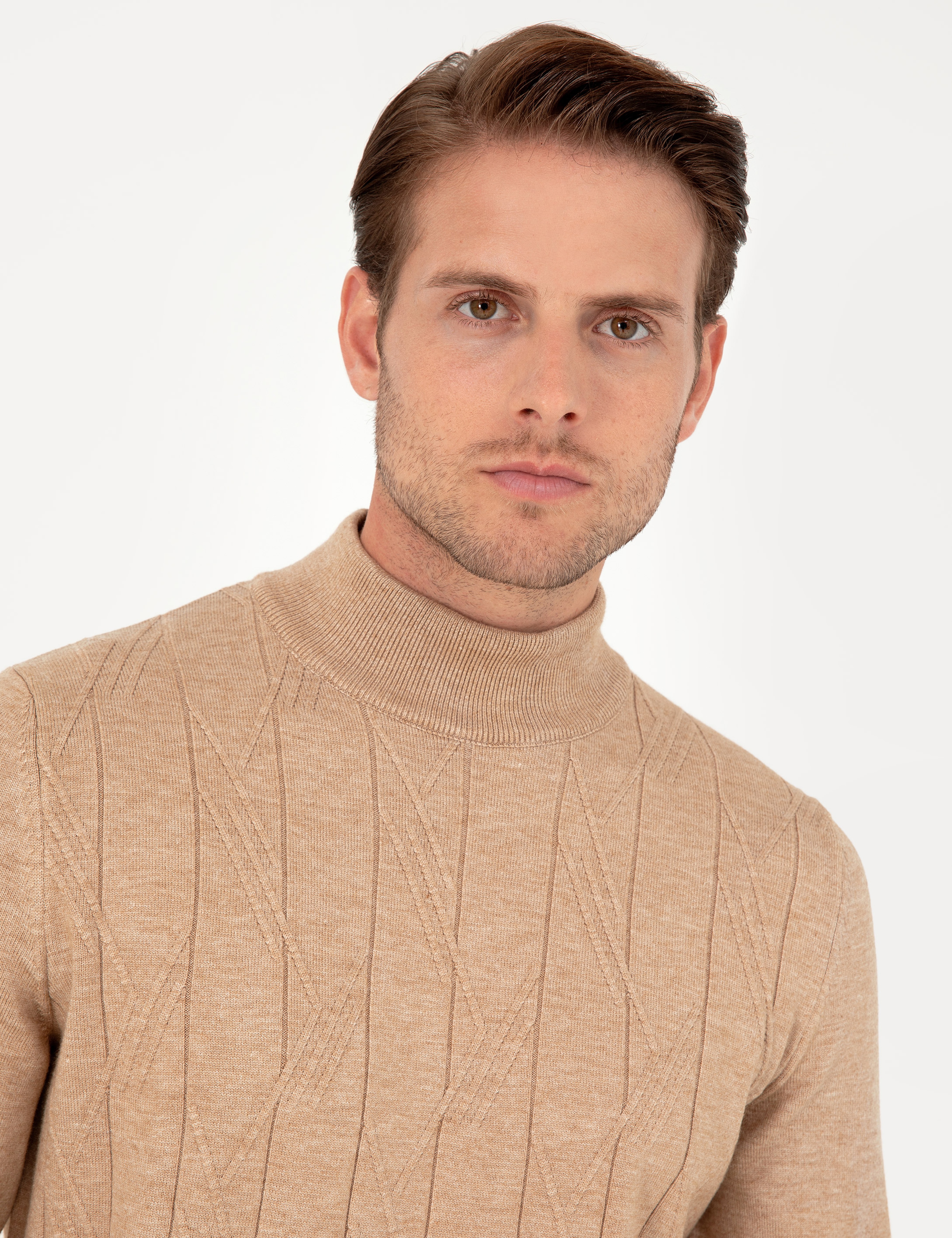 Bej Slim Fit Yarım Balıkçı Yaka Triko Kazak