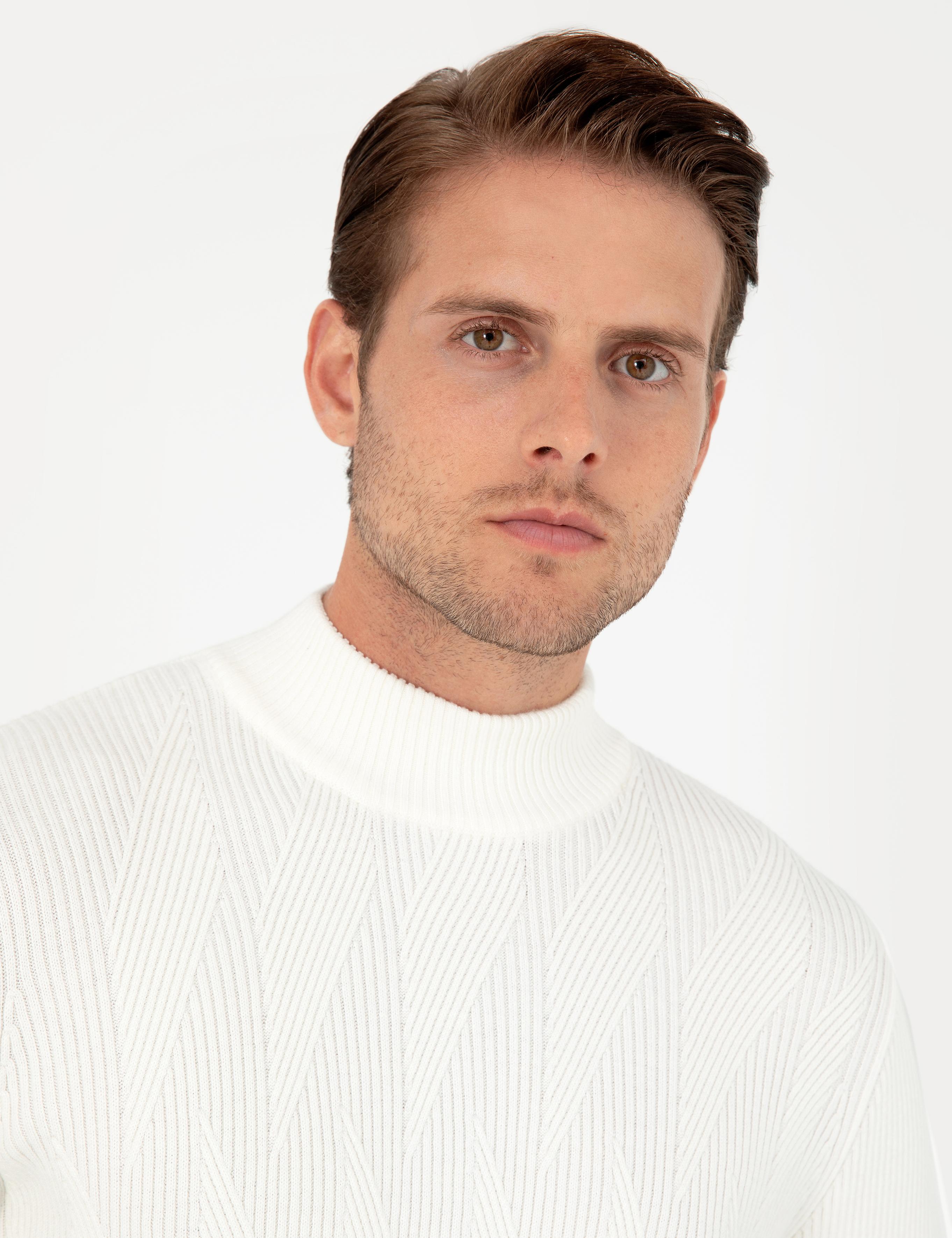 Ekru Slim Fit Yarım Balıkçı Yaka Yün Karışımlı Triko Kazak