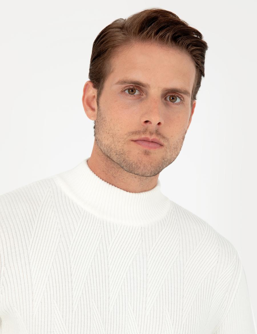 Ekru Slim Fit Yarım Balıkçı Yaka Yün Karışımlı Triko Kazak