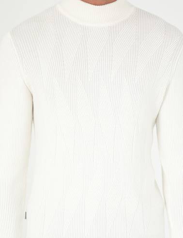 Ekru Slim Fit Yarım Balıkçı Yaka Triko Kazak