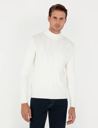 Ekru Slim Fit Yarım Balıkçı Yaka Triko Kazak