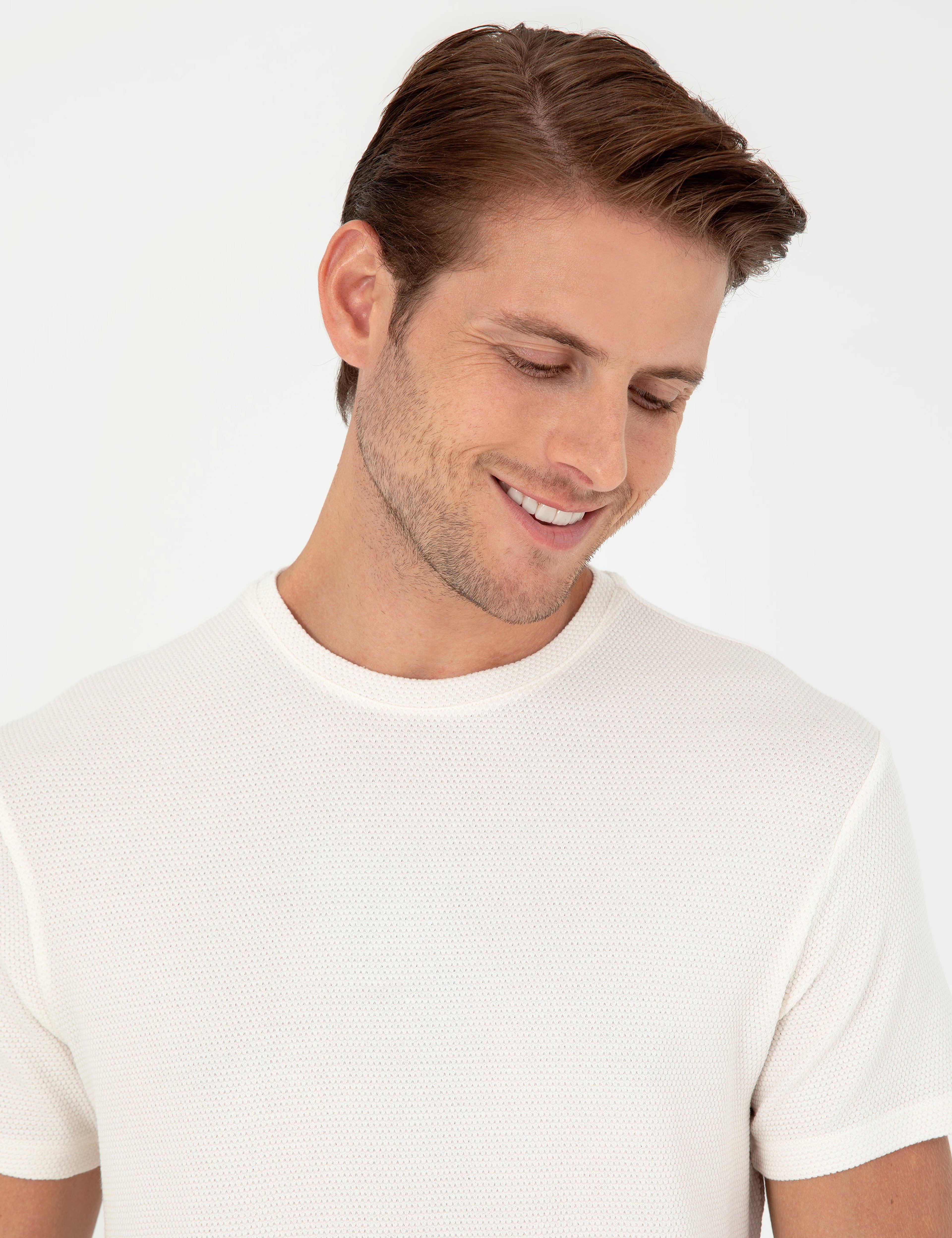Ekru Slim Fit Basic Tişört - Image 2