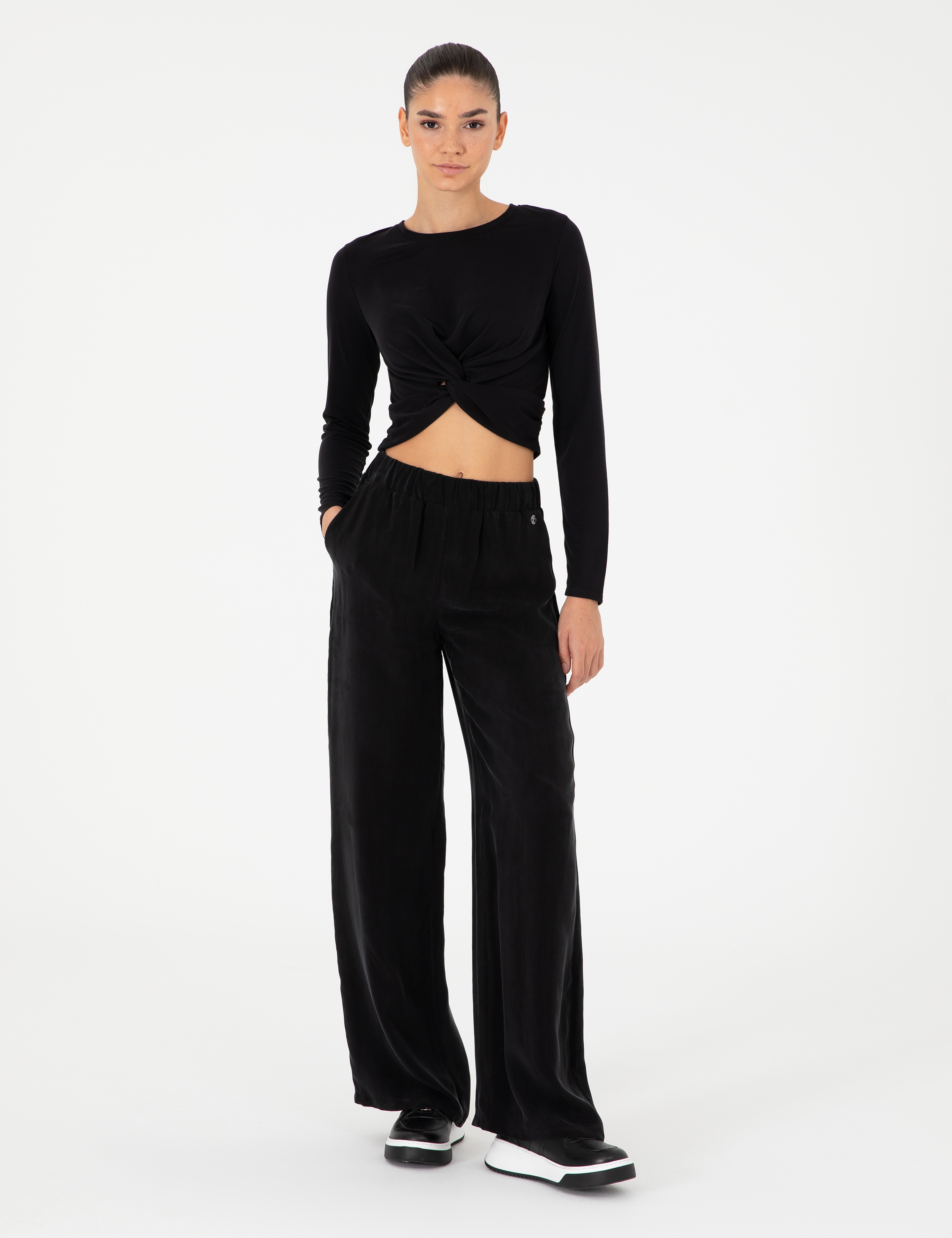 Siyah Slim Fit Örme Bluz - Image 4