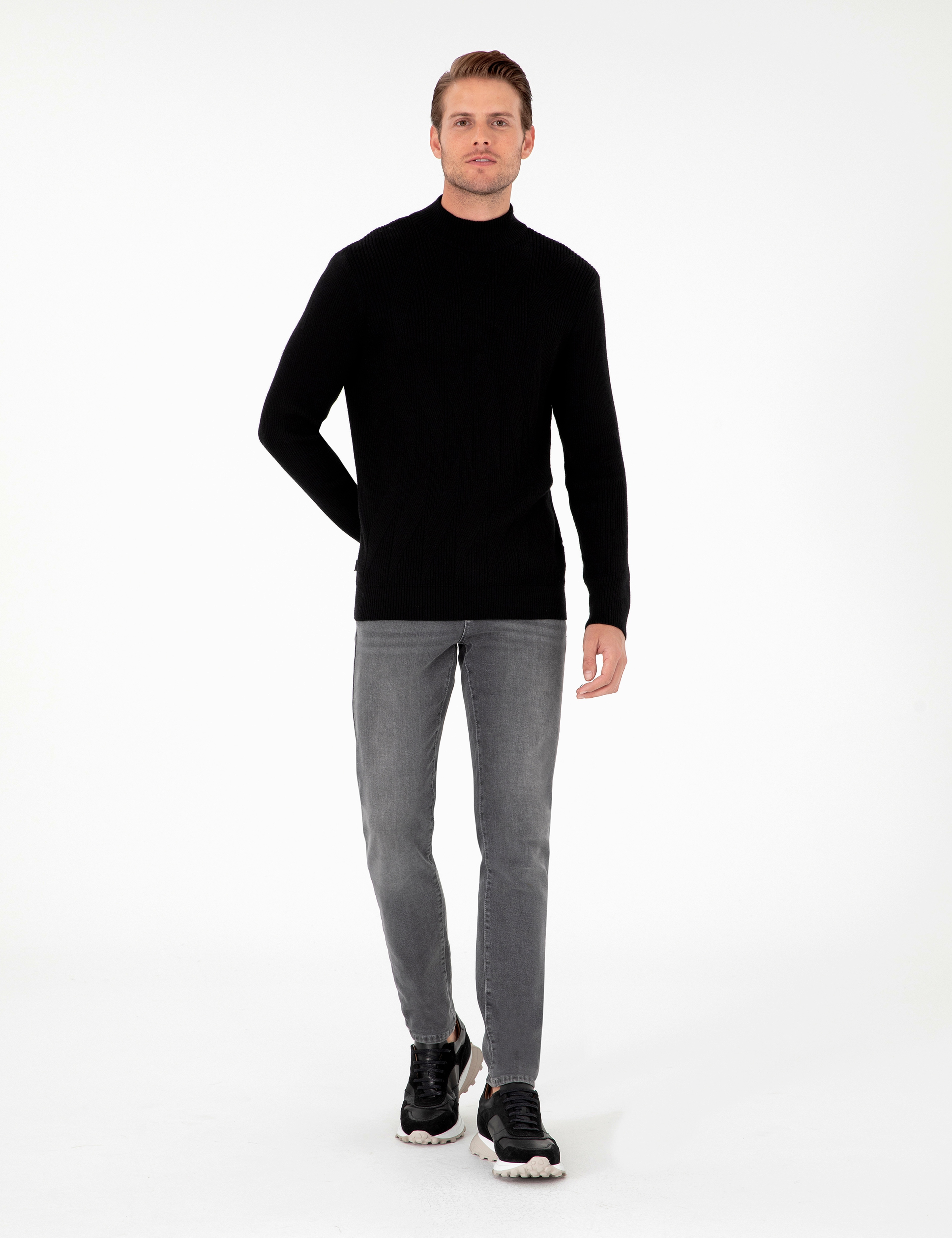 Siyah Slim Fit Yarım Balıkçı Yaka Triko Kazak