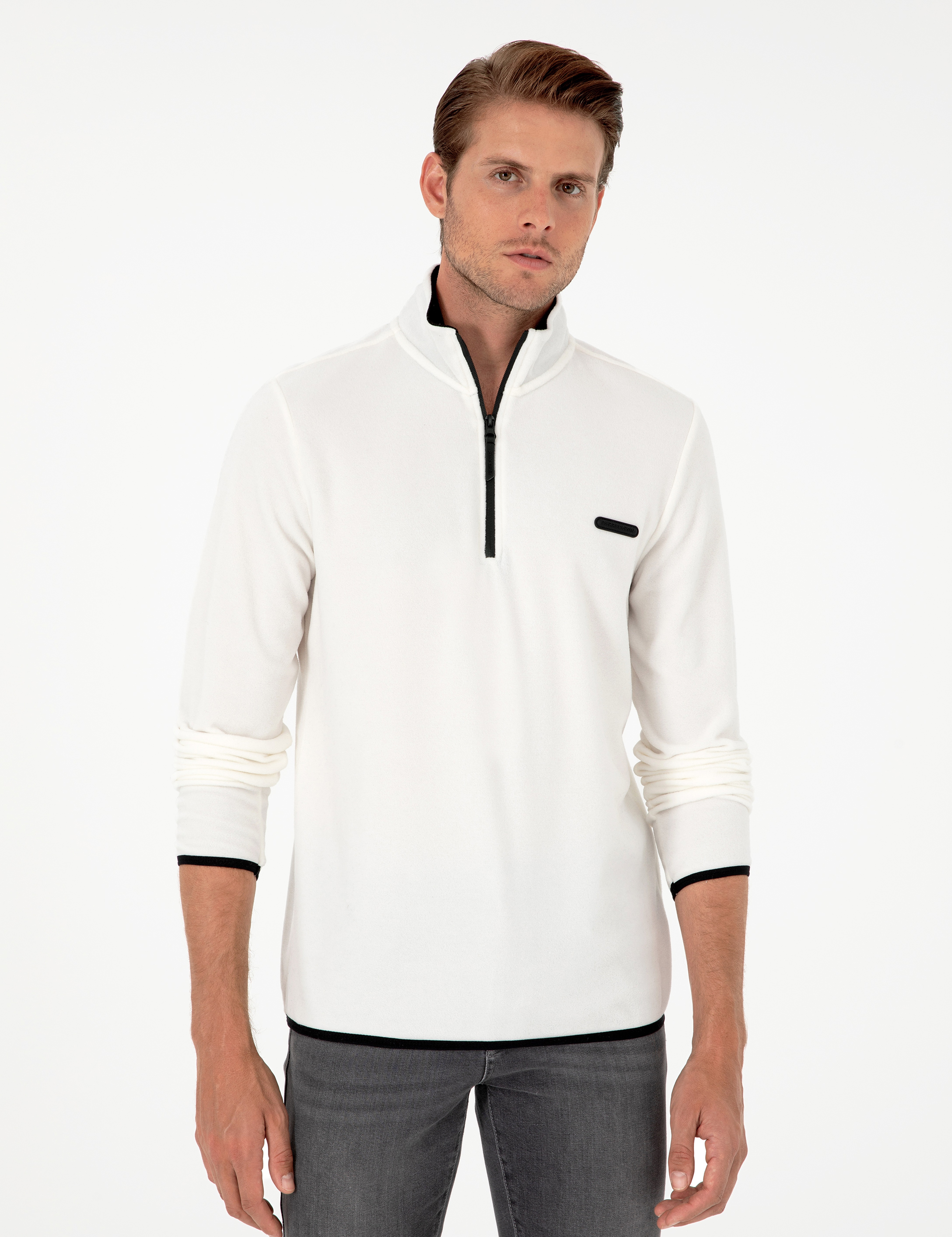 Beyaz Regular Fit Yarım Fermuarlı Polar Sweatshirt