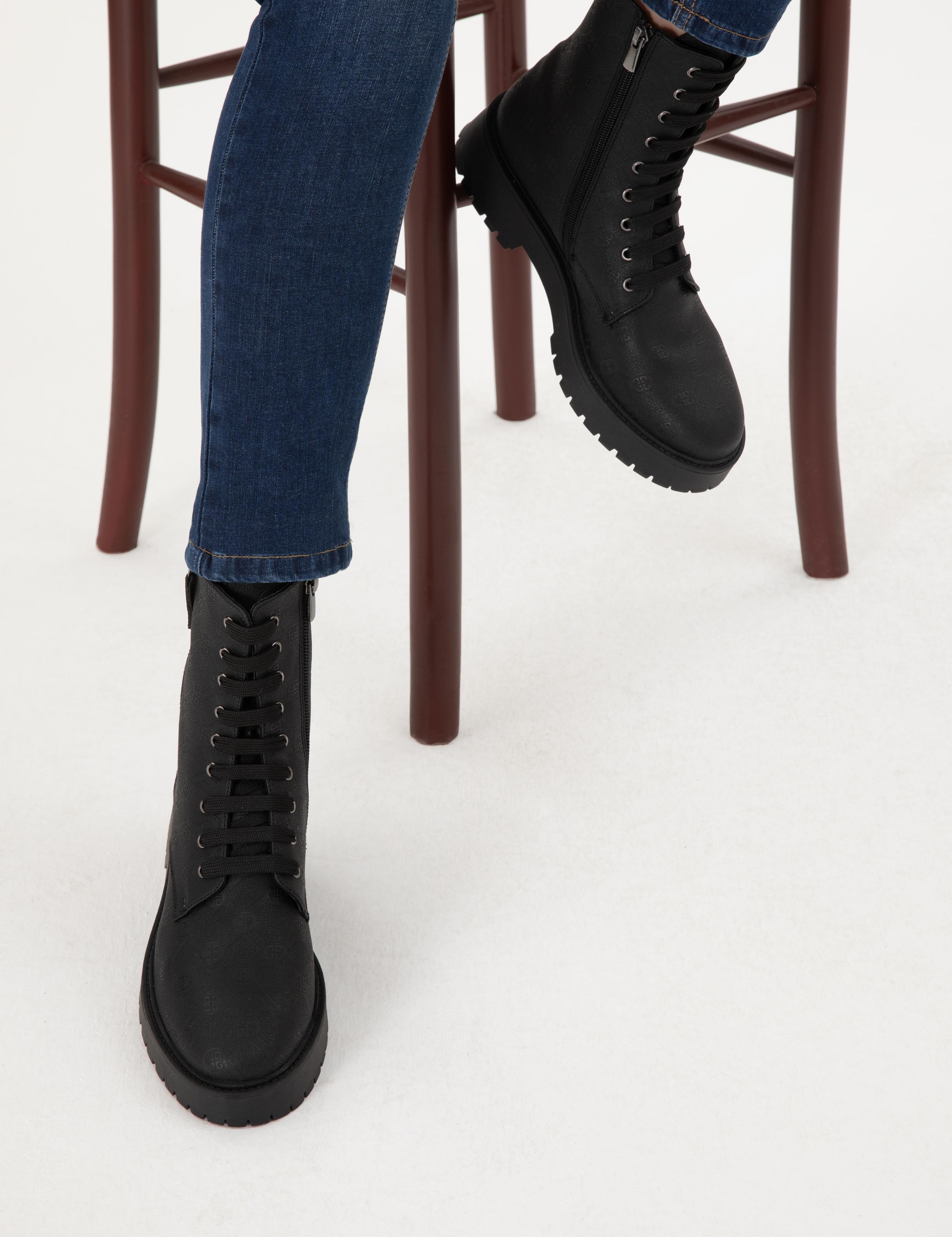 Siyah Bağcıklı Desenli Bot