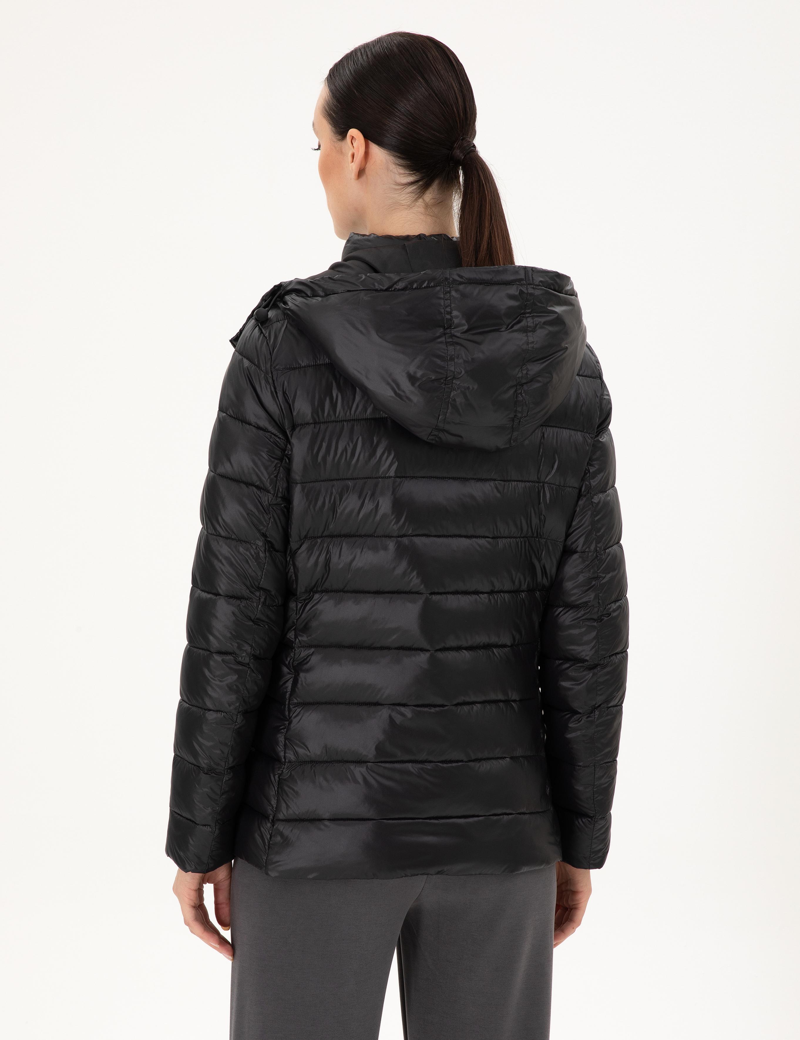 Siyah Kapüşonlu Kapitone Mont