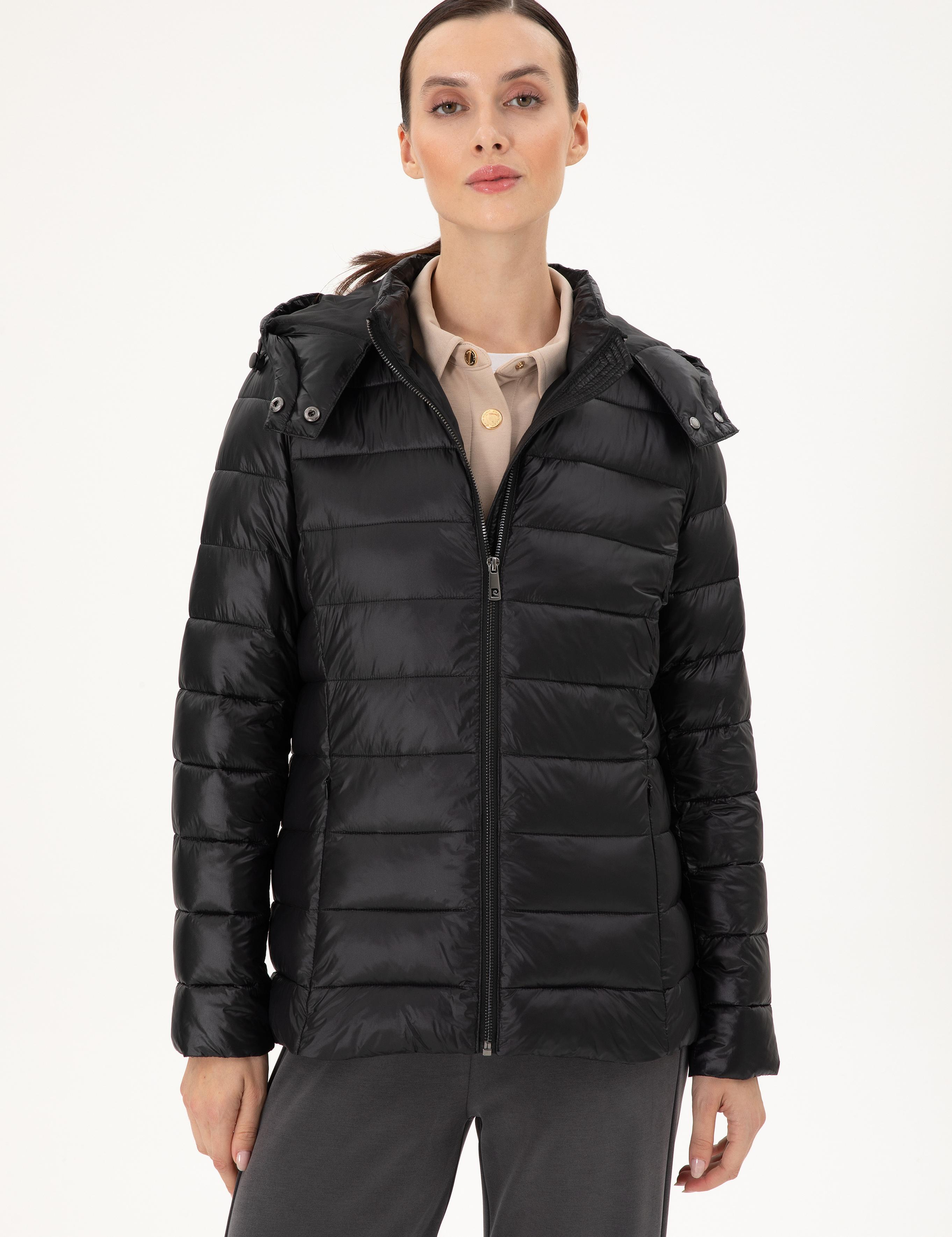 Siyah Kapüşonlu Kapitone Mont