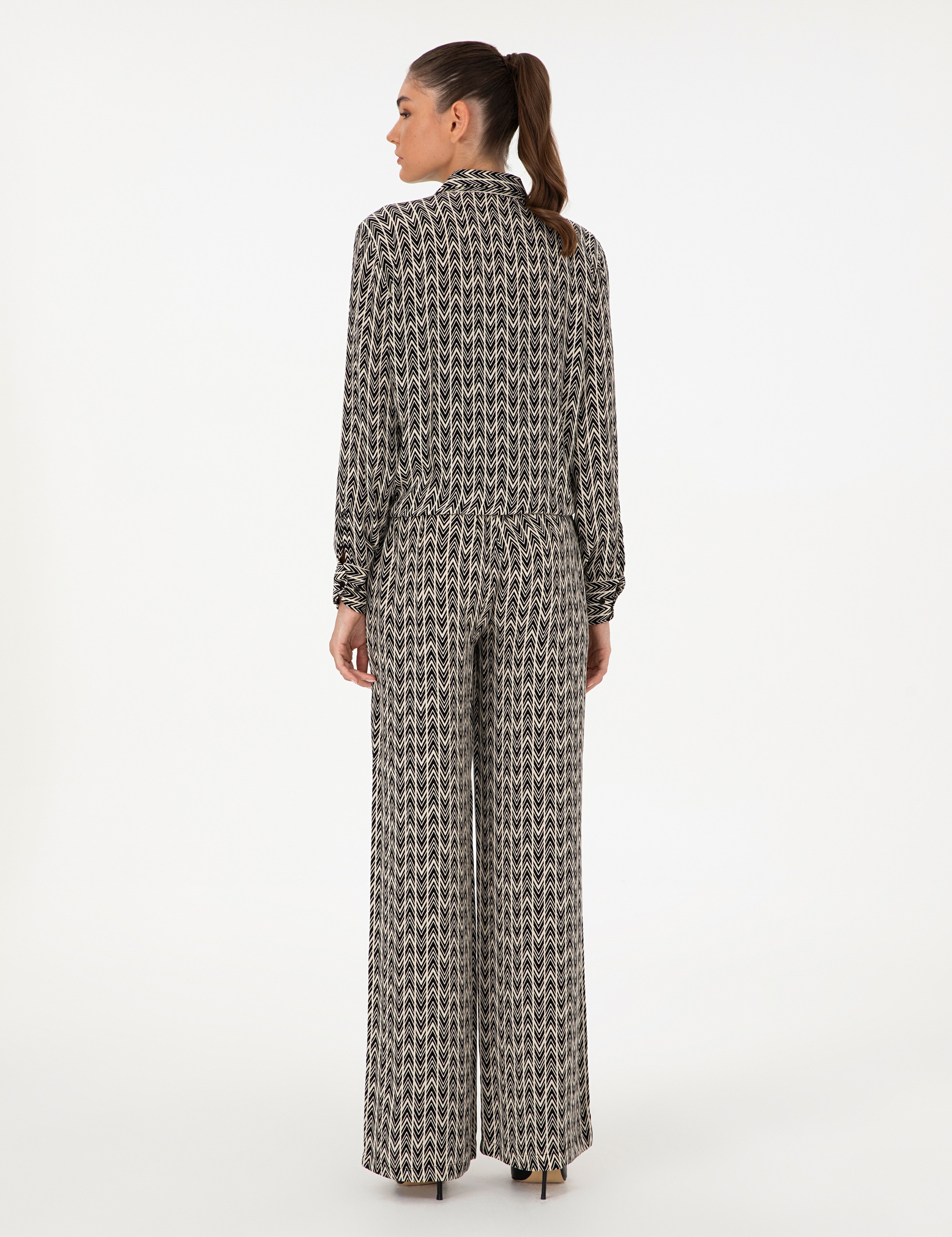 Siyah Desenli Loose Fit Pantolon - Image 4