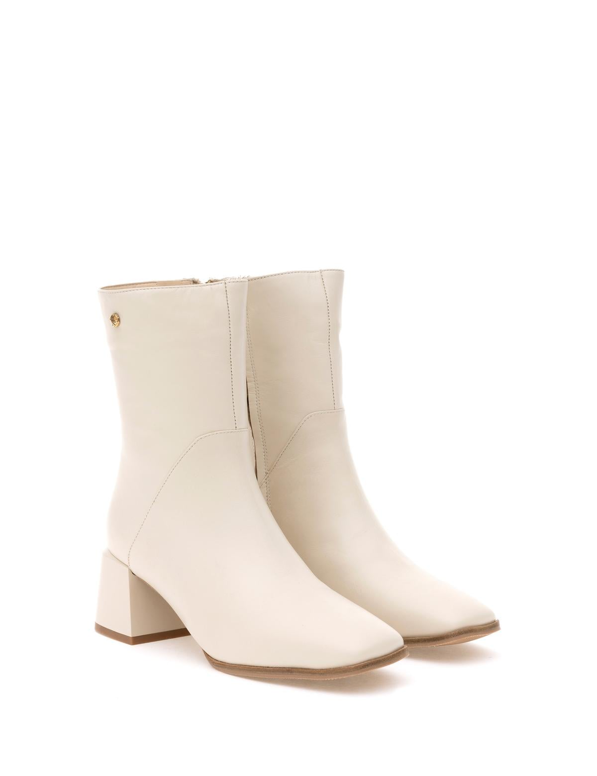 Beyaz Topuklu Çizme