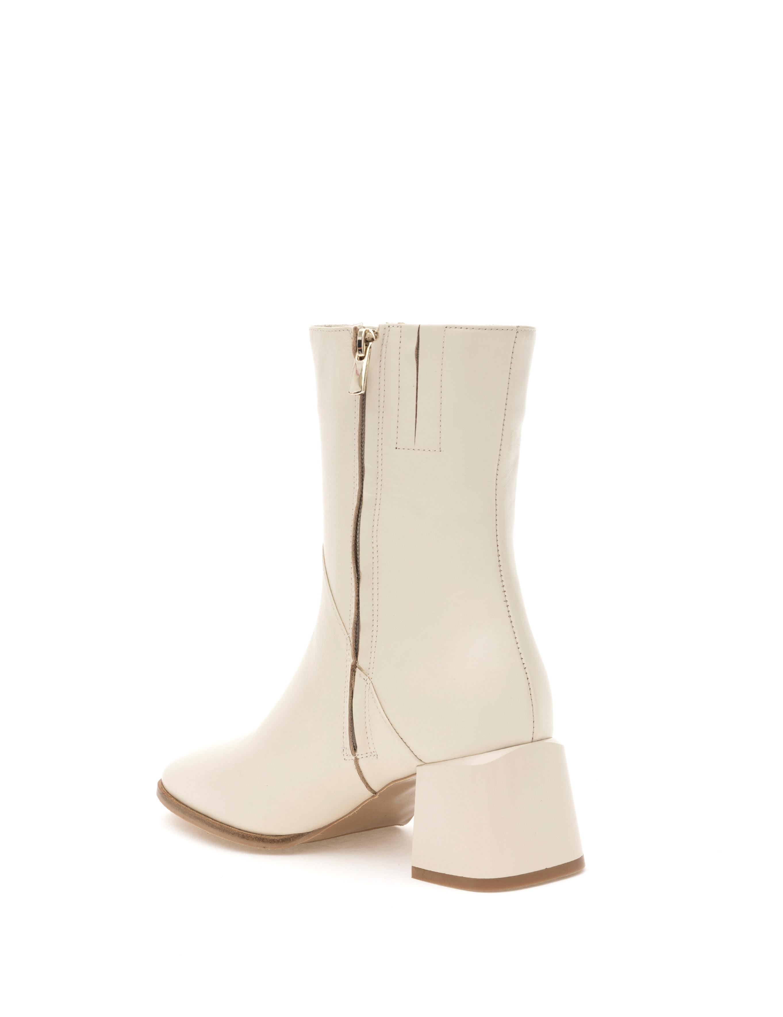 Beyaz Topuklu Çizme