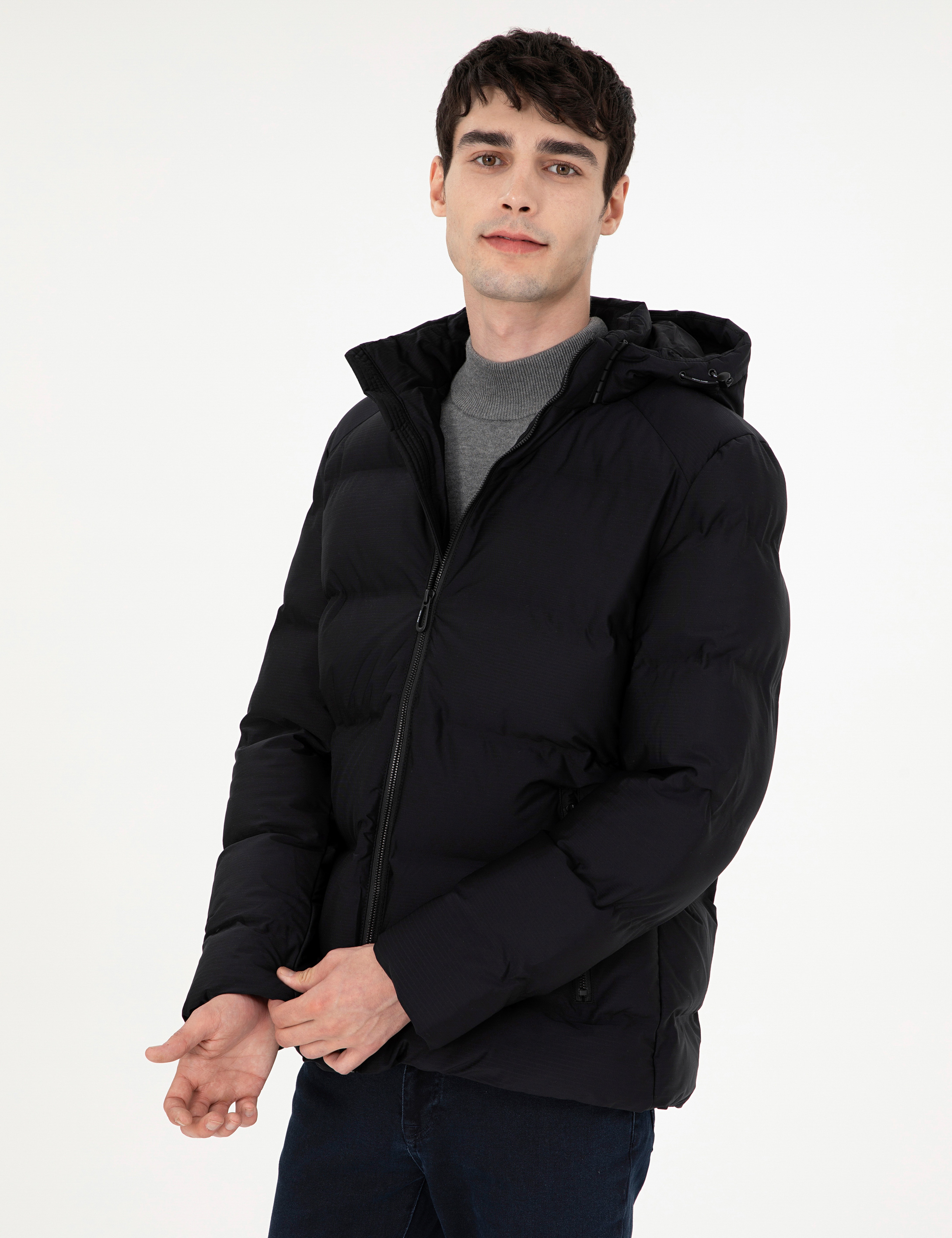 Siyah Kapüşonlu Basic Şişme Mont - Image 3
