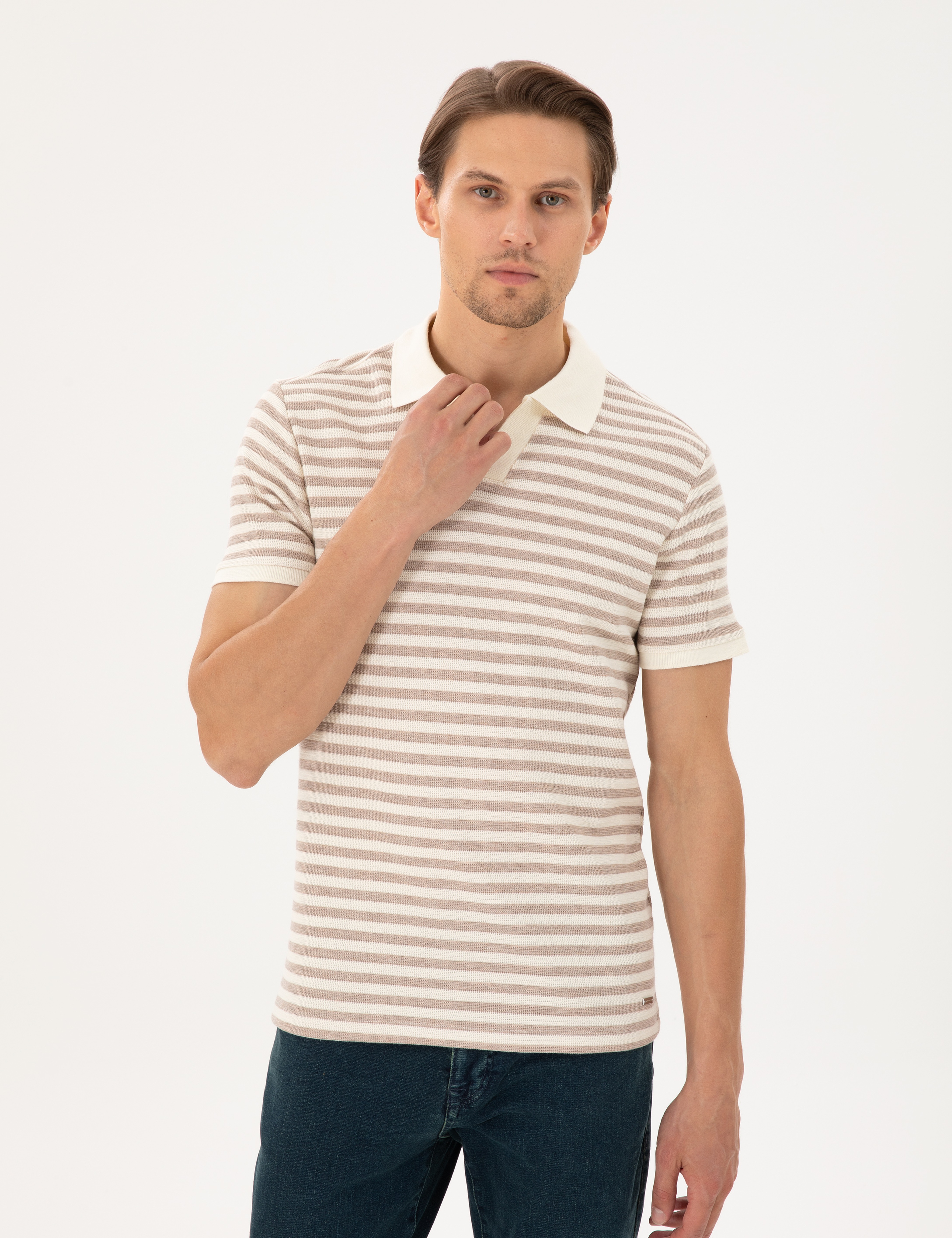 Taş Slim Fit Apaş Yaka Tişört