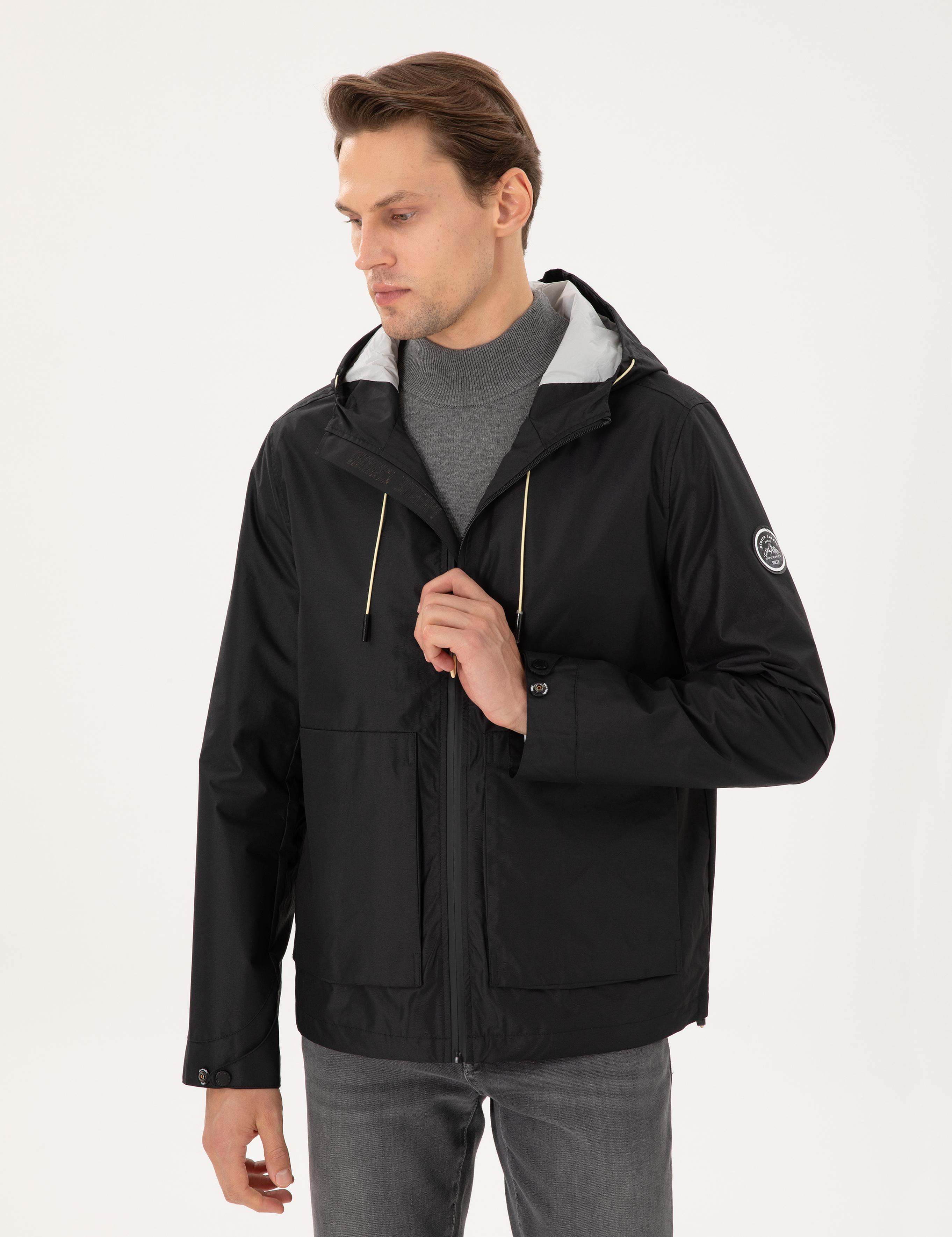 Siyah Kapüşonlu Mont