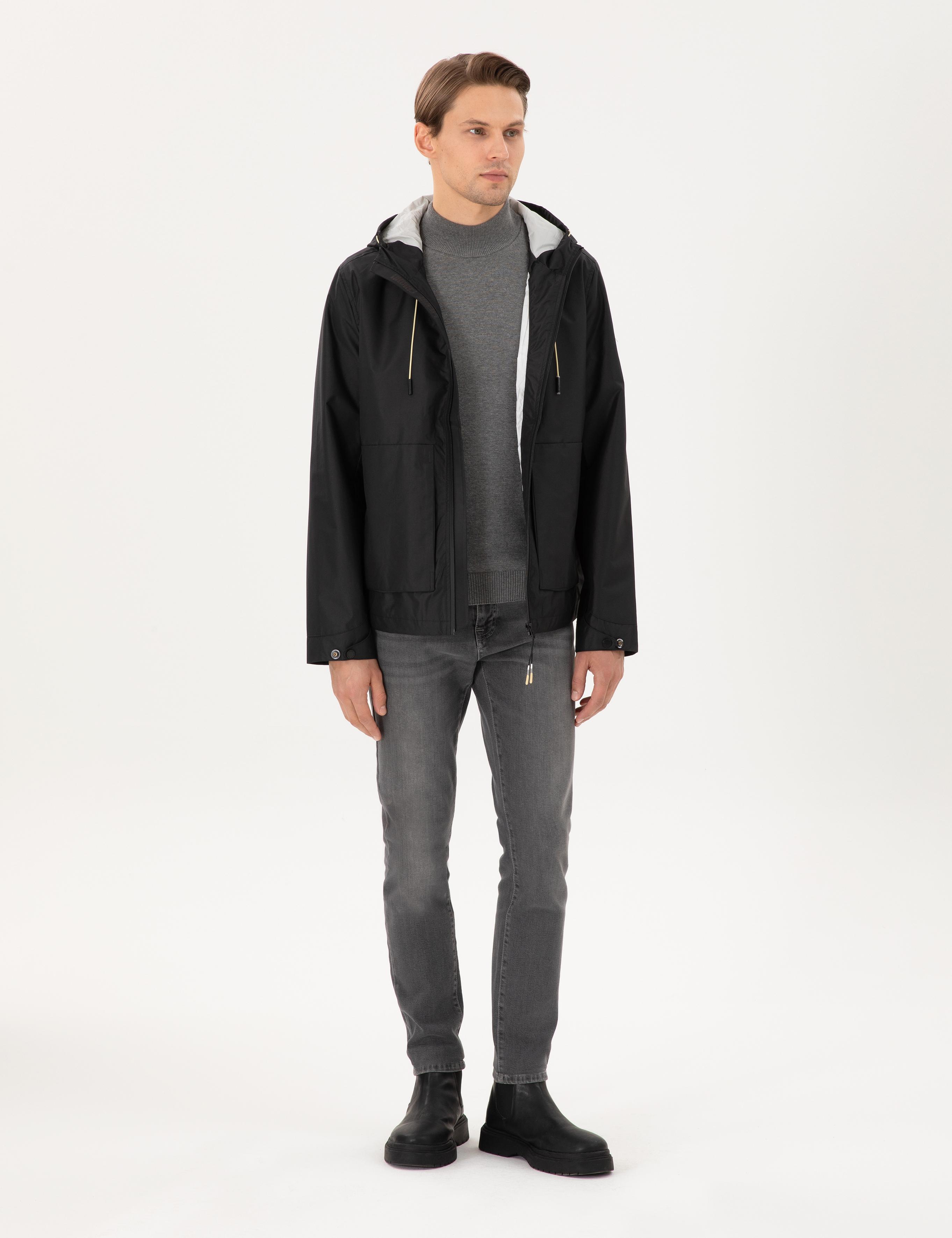 Siyah Kapüşonlu Mont