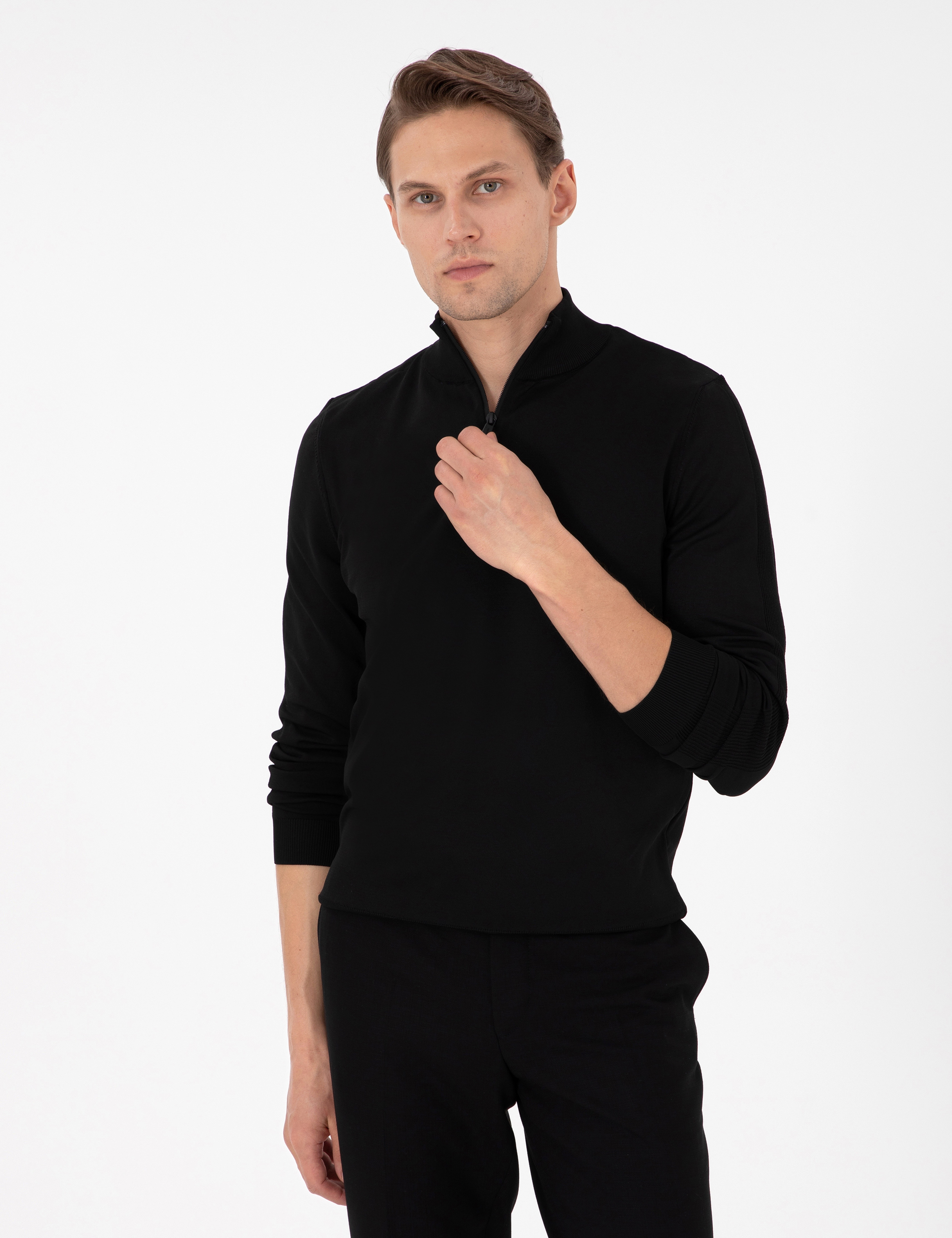 Siyah Slim Fit Fermuarlı Dik Yaka Triko Kazak - Image 1
