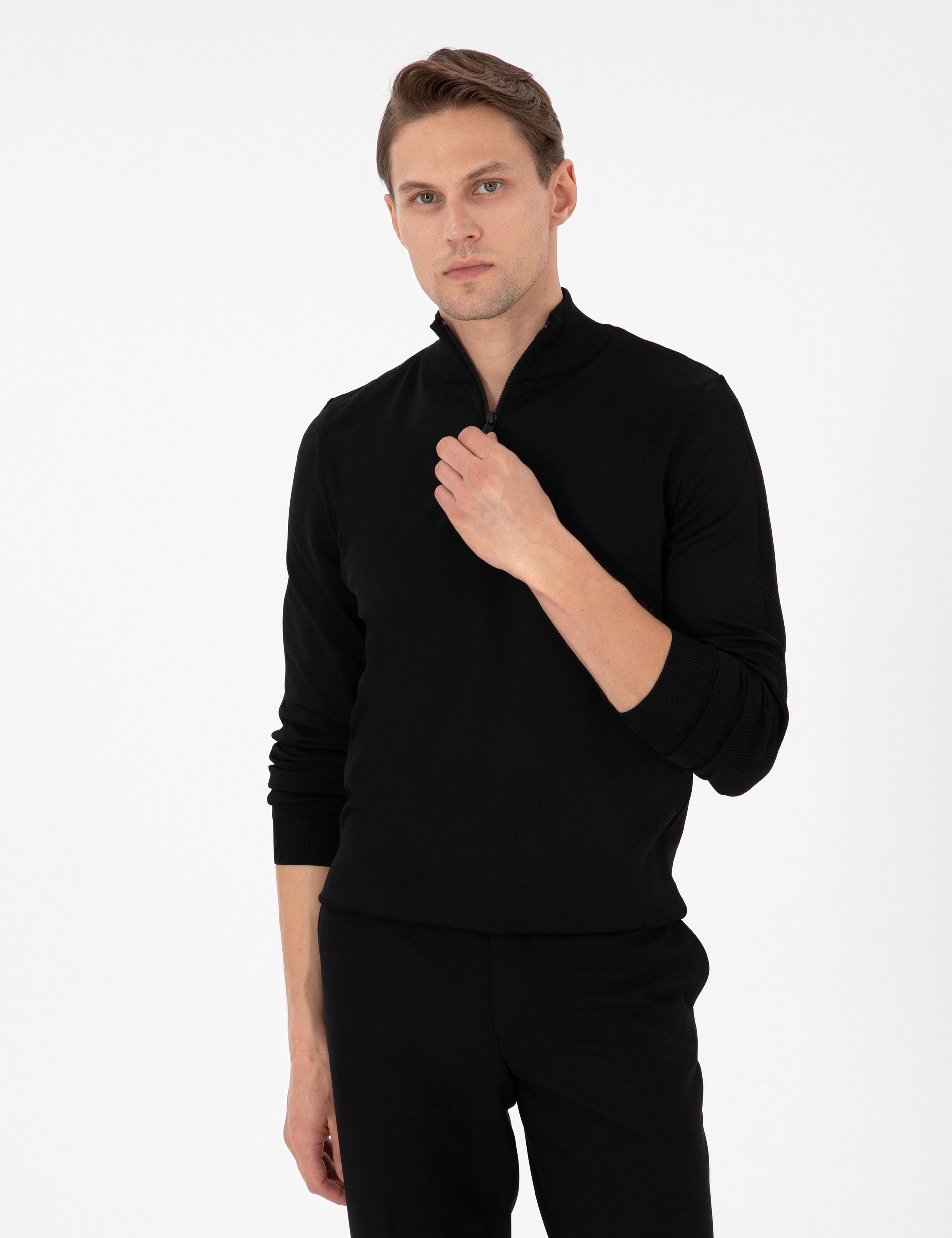 Siyah Slim Fit Fermuarlı Dik Yaka Triko Kazak