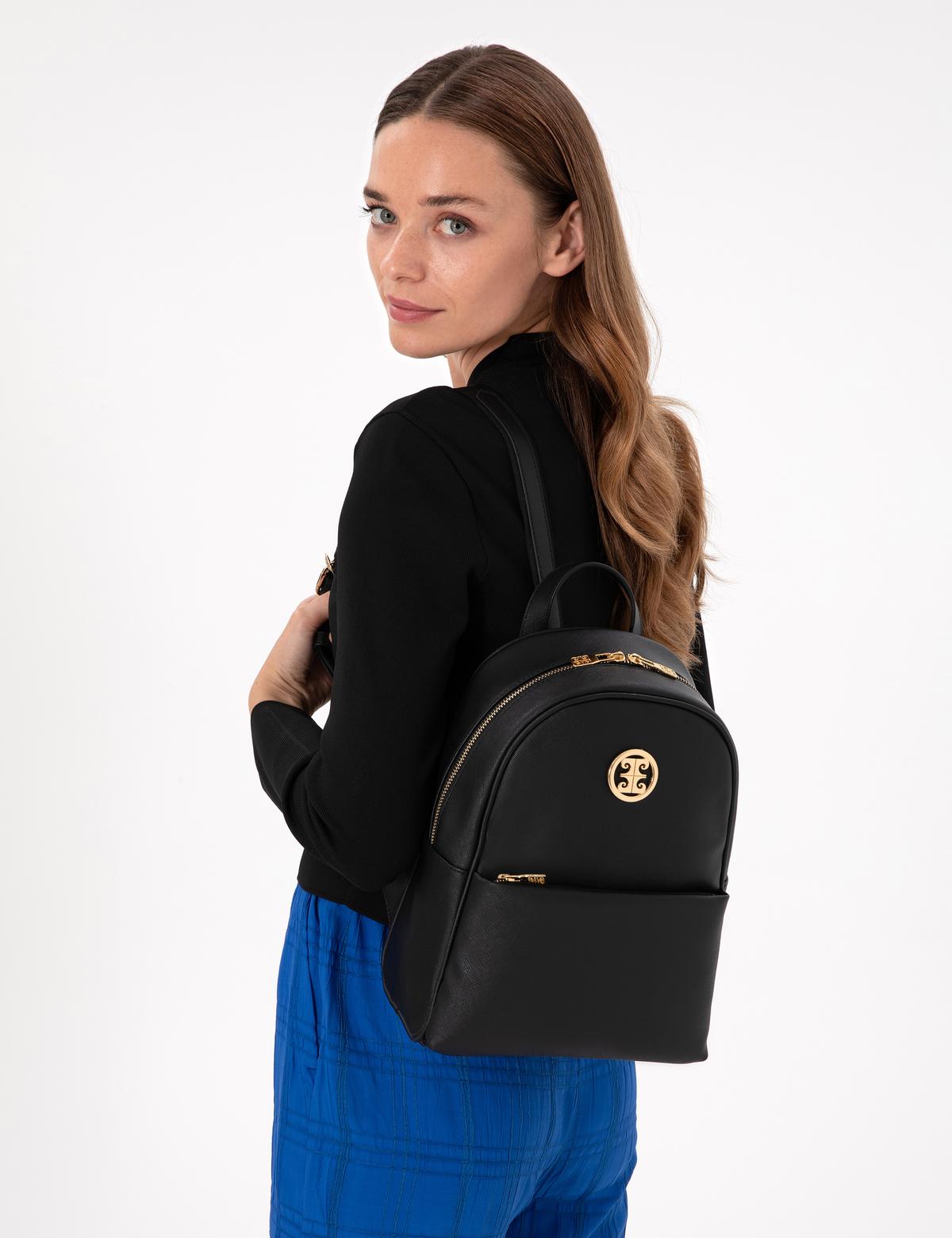 Siyah Sırt Çantası