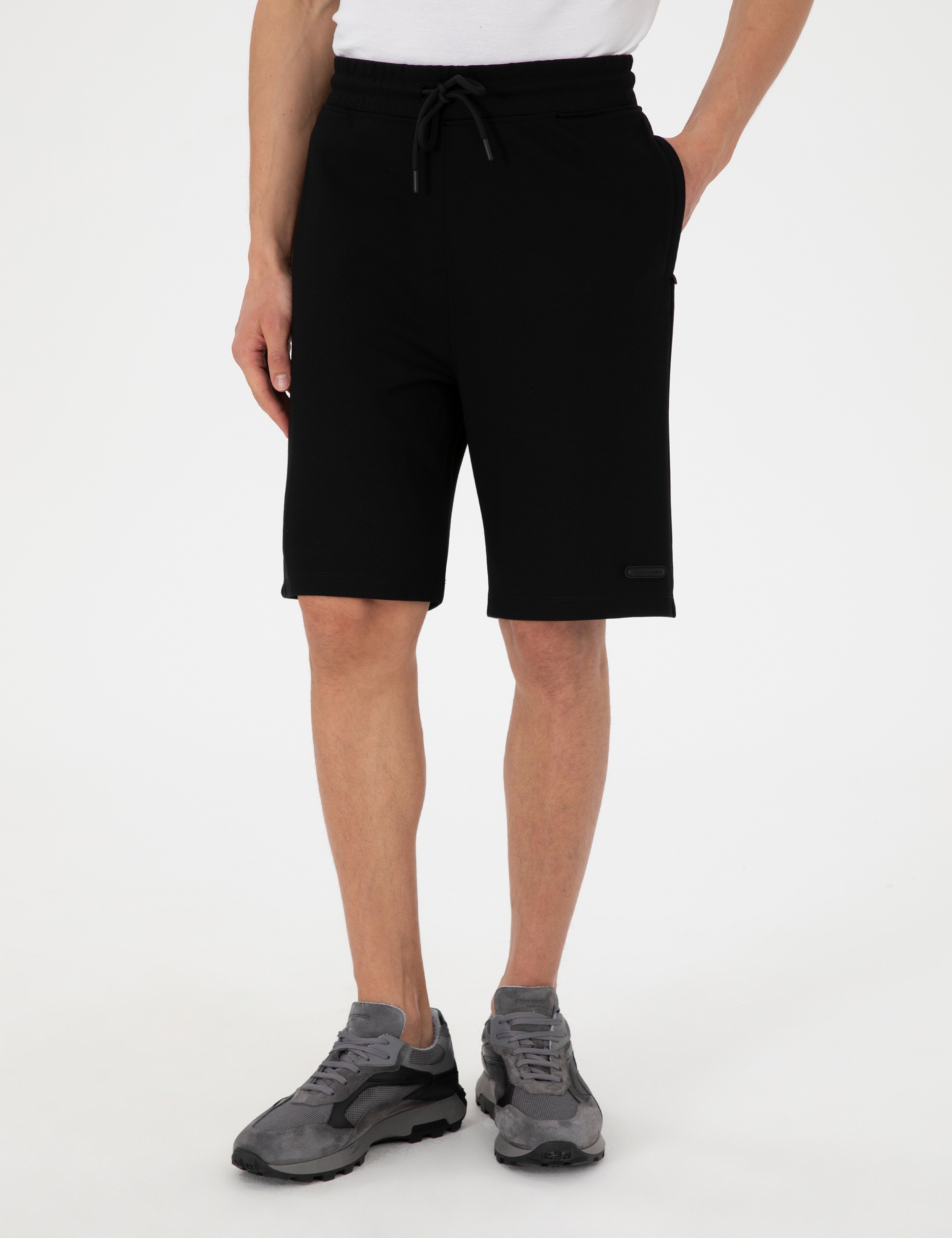 Siyah Comfort Fit Örme Şort - Image 2