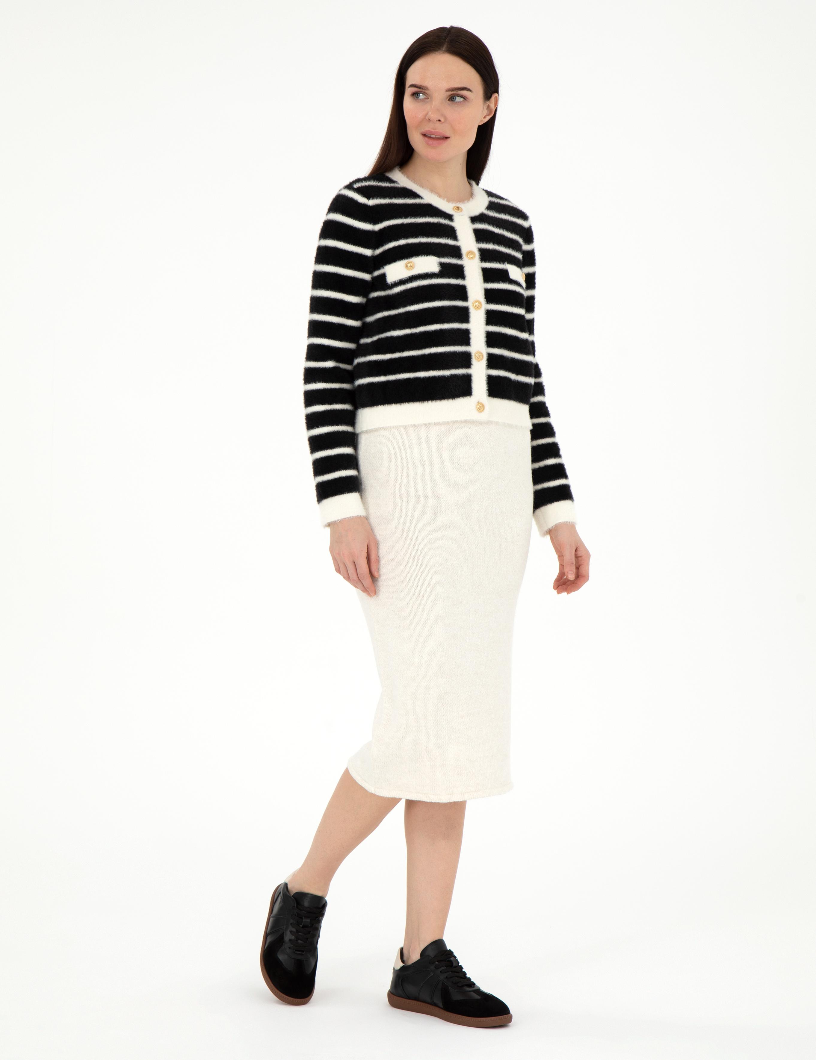 Siyah Crop Top Triko Hırka