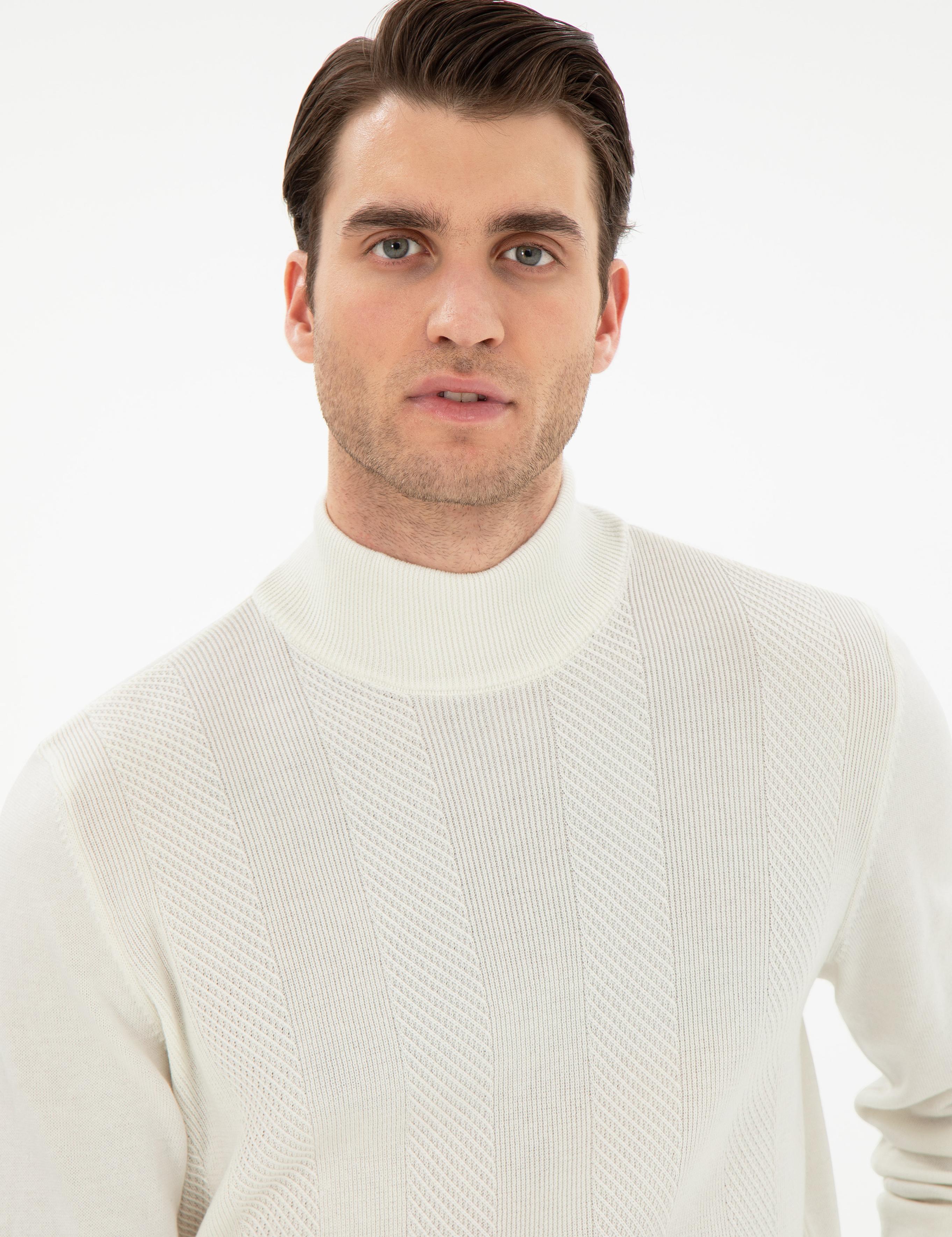 Ekru Slim Fit Yarım Balıkçı Triko Kazak