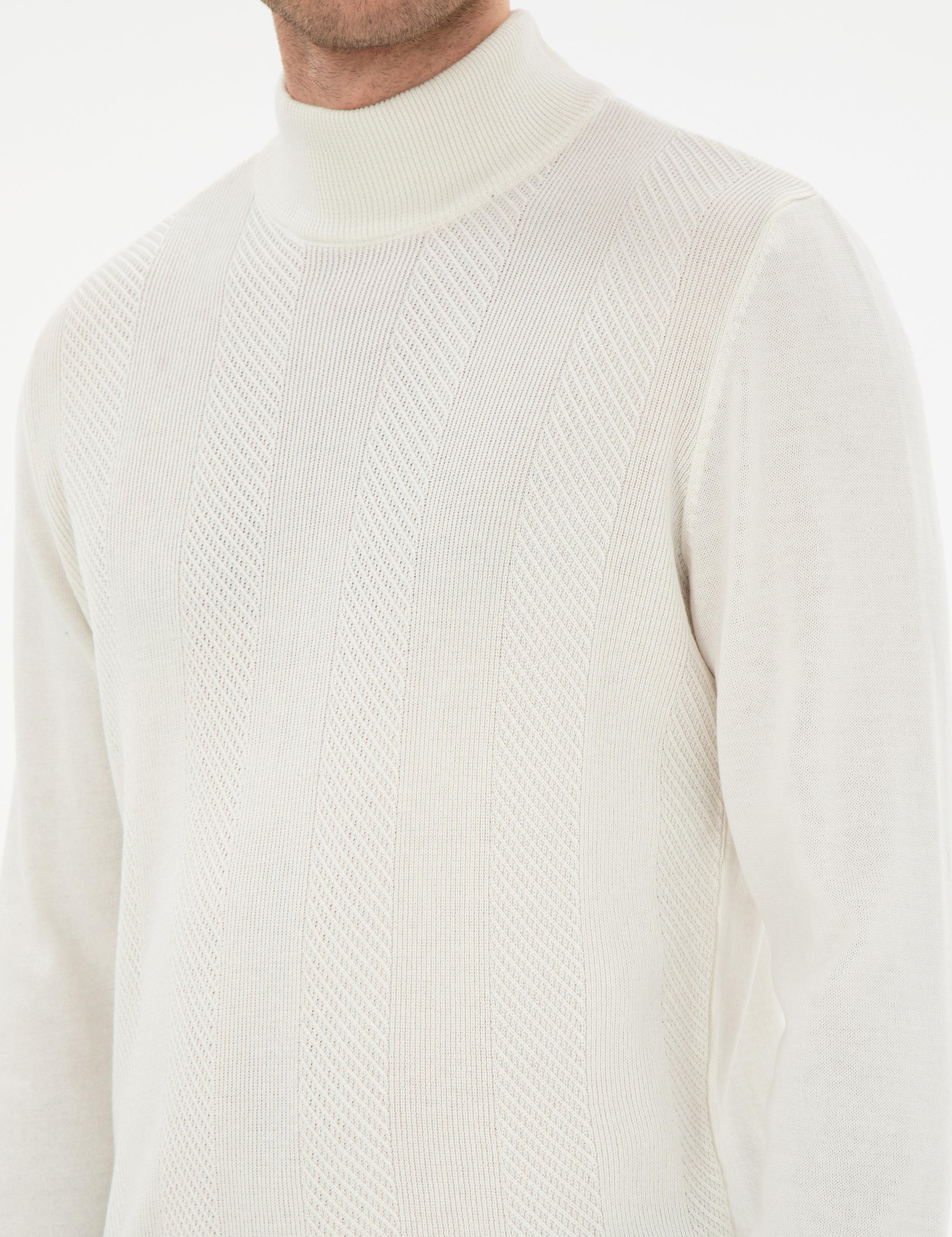 Ekru Slim Fit Yarım Balıkçı Triko Kazak