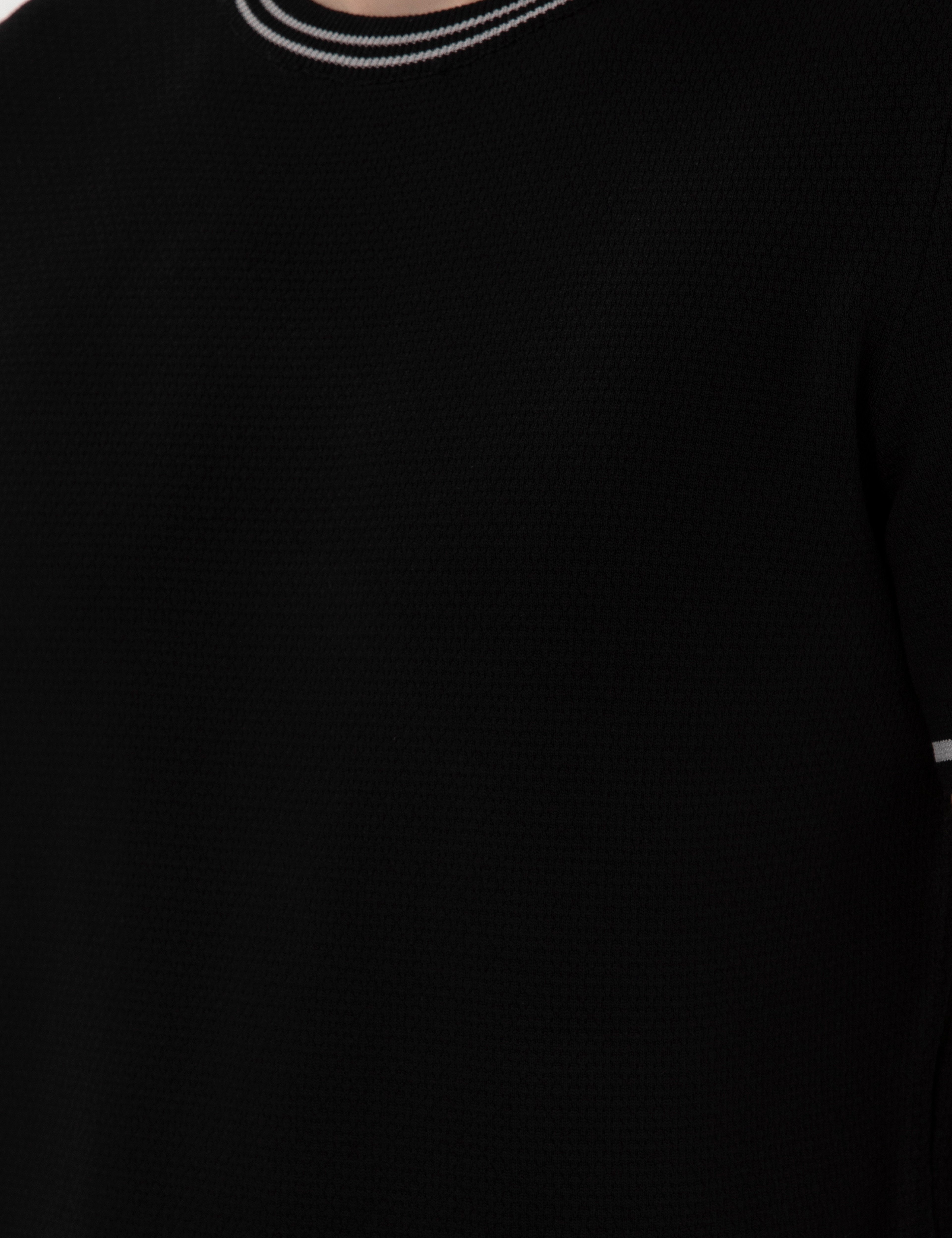 Siyah Slim Fit Bisiklet Yaka Triko Tişört