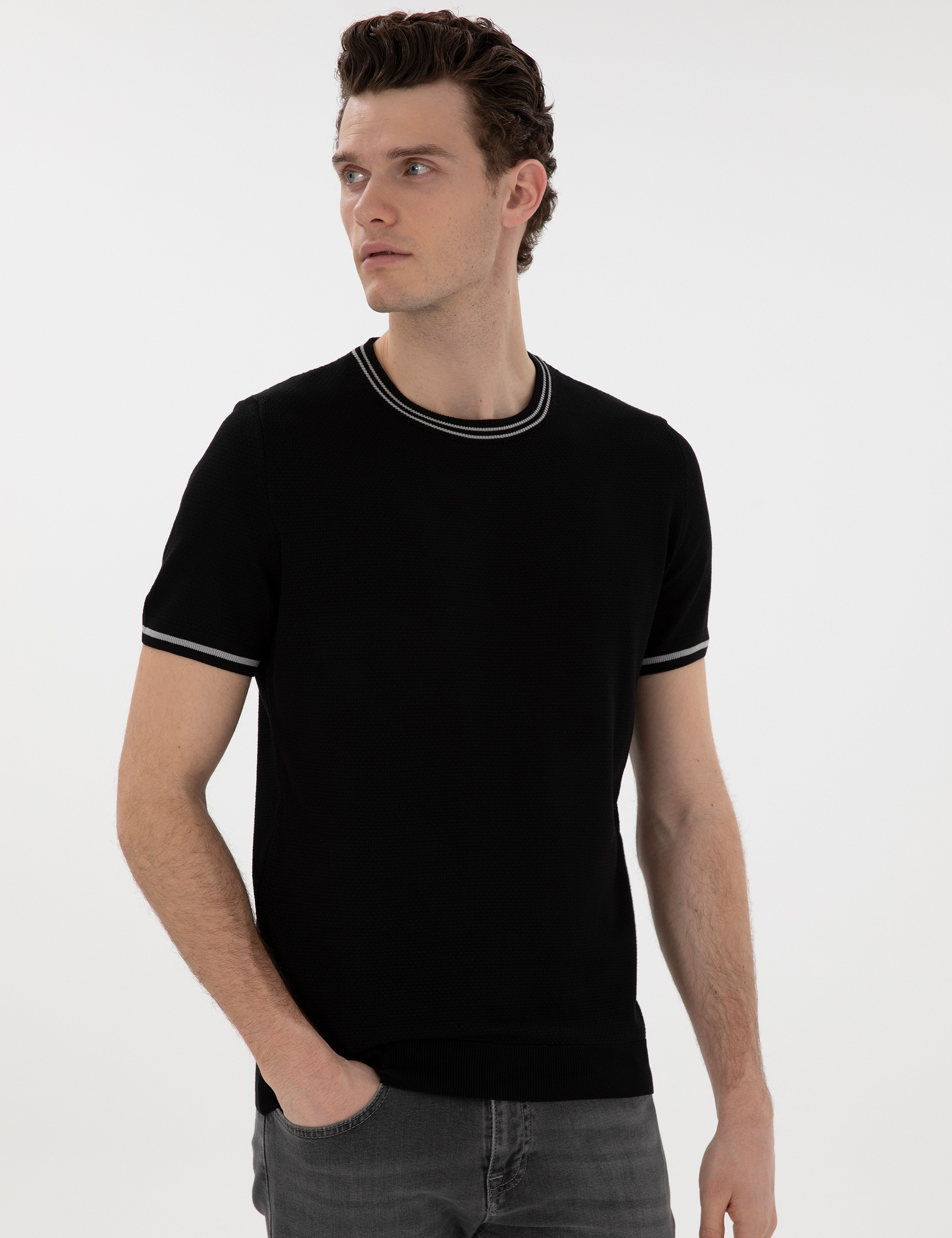 Siyah Slim Fit Bisiklet Yaka Triko Tişört - Image 3