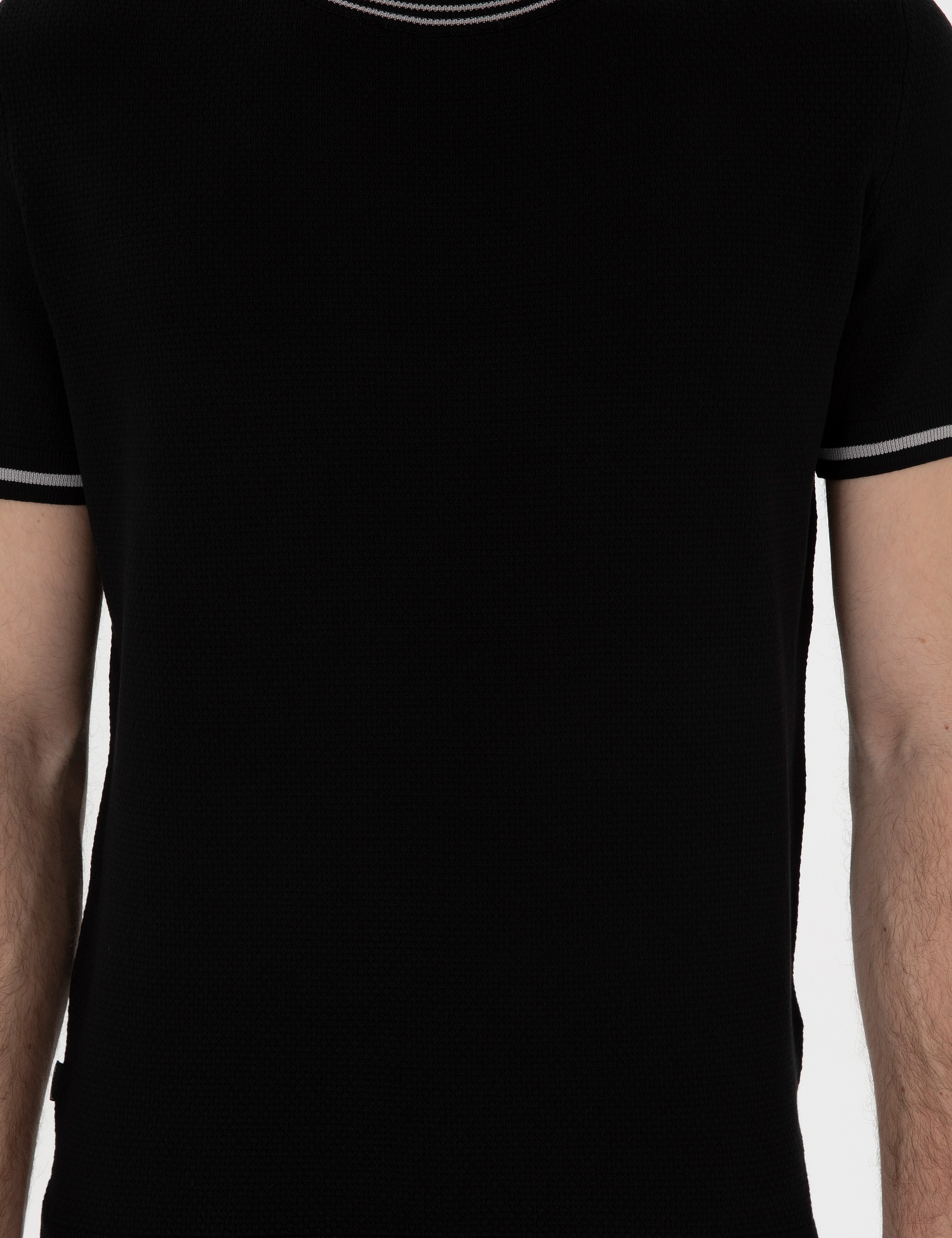 Siyah Slim Fit Bisiklet Yaka Triko Tişört