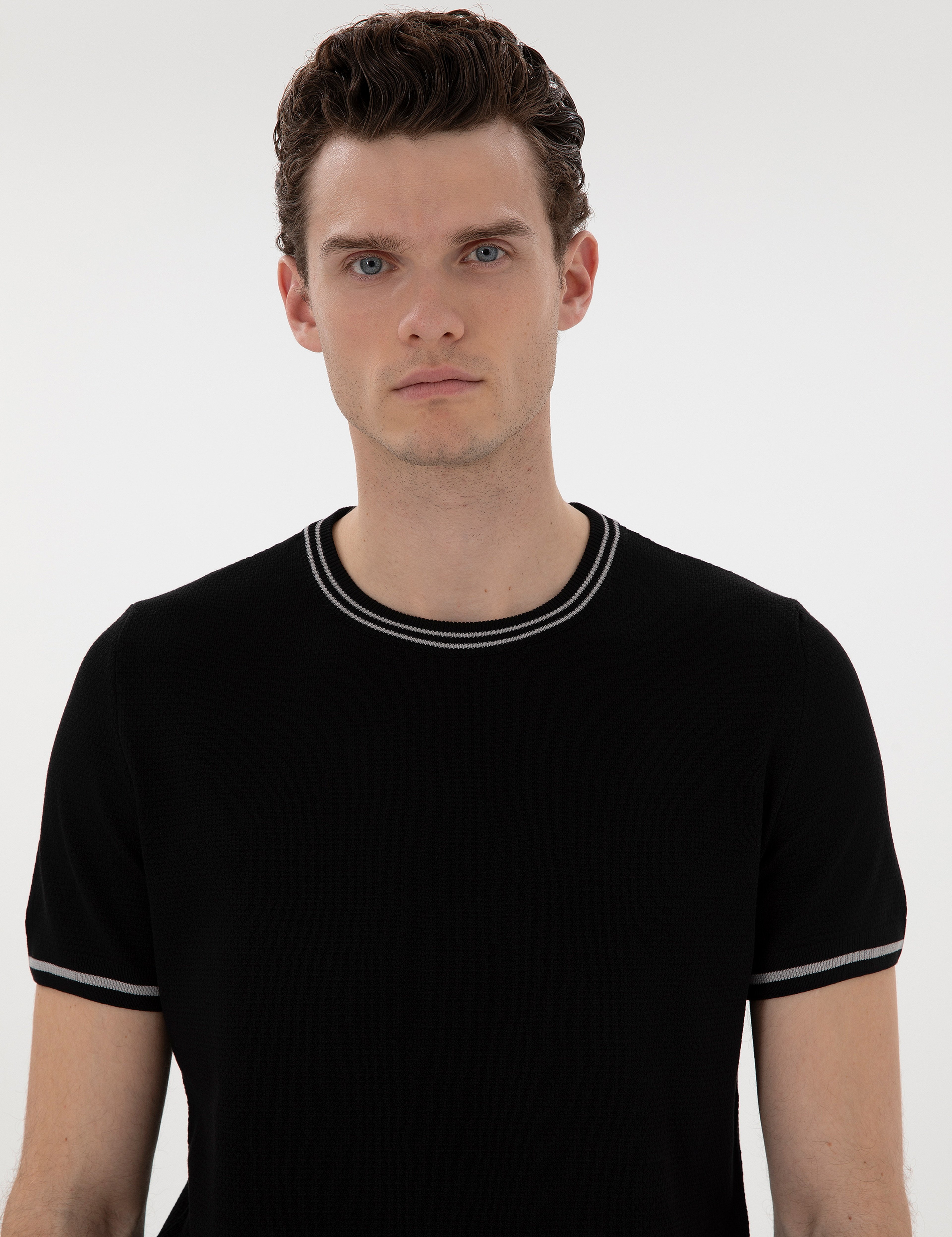 Siyah Slim Fit Bisiklet Yaka Triko Tişört - Image 2