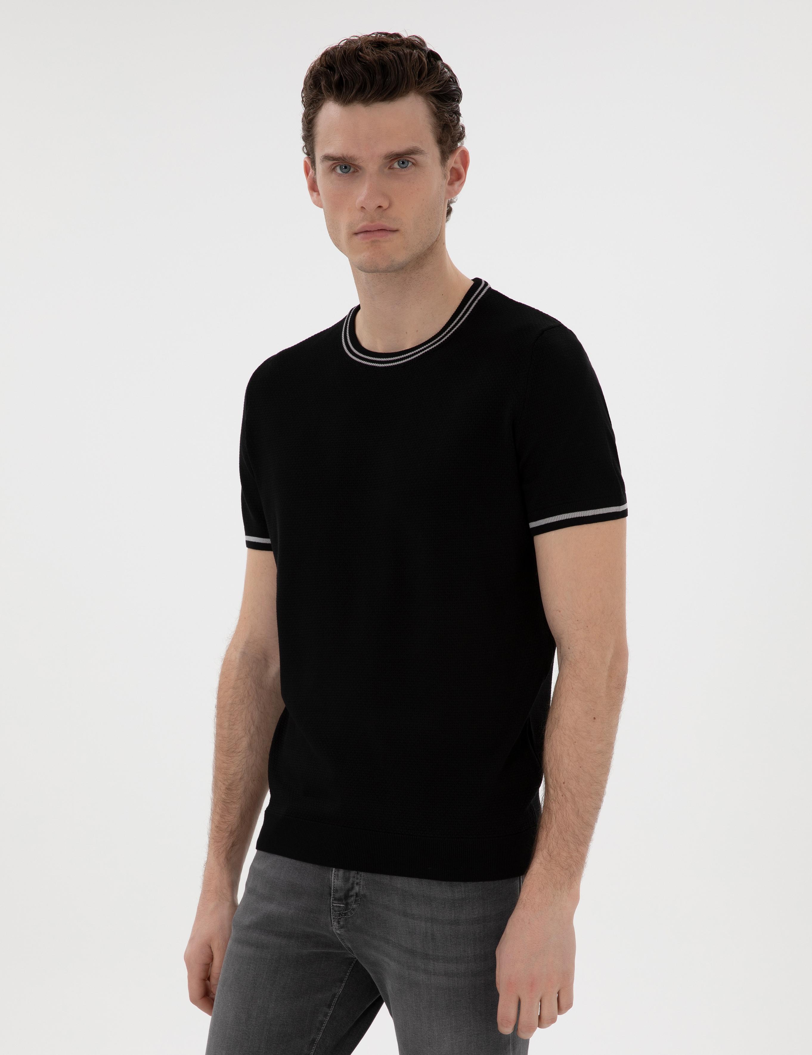 Siyah Slim Fit Bisiklet Yaka Triko Tişört