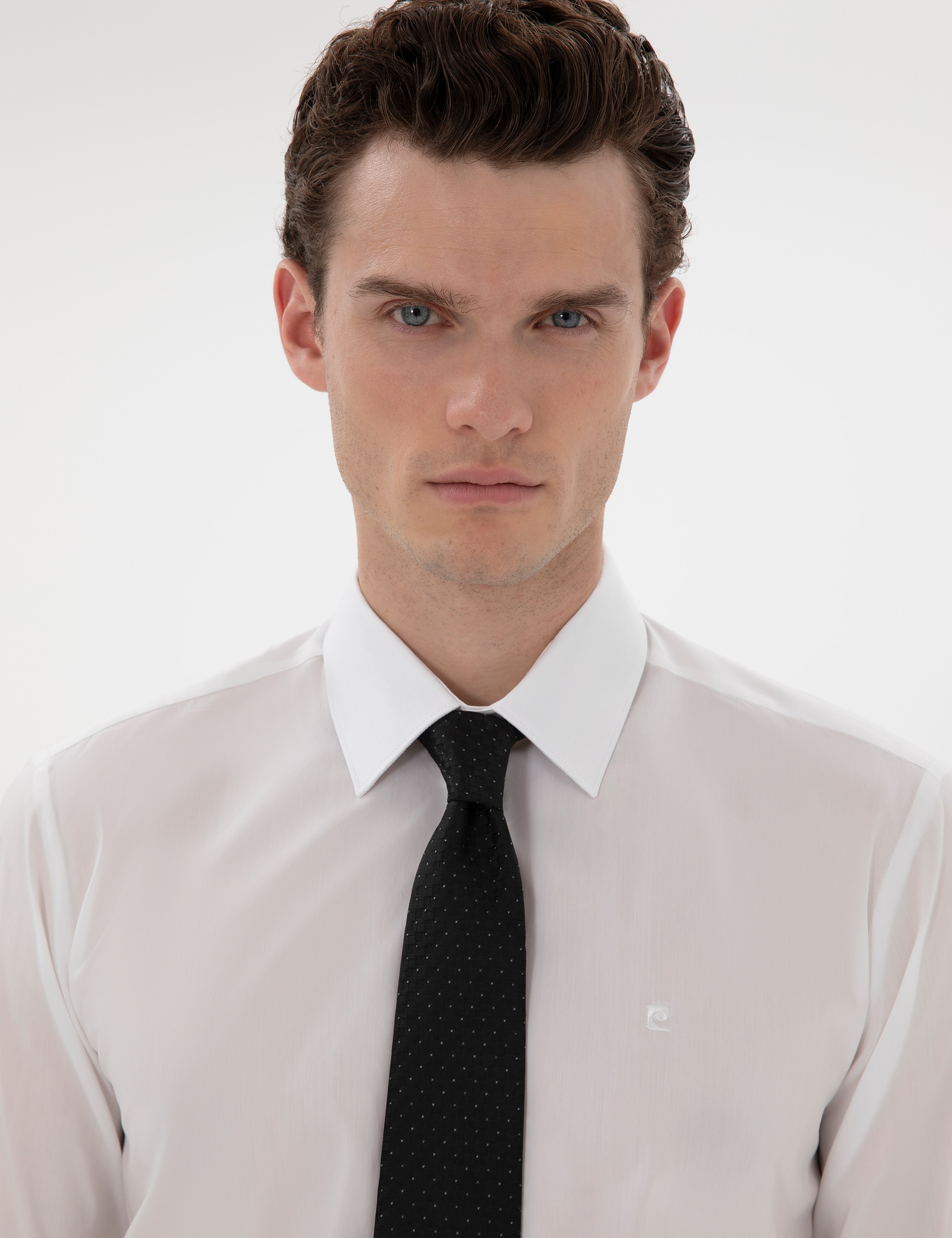 Beyaz Slim Fit Uzun Kollu Basic Gömlek