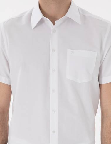 Beyaz Basic Regular Fit Kısa Kollu Cepli Gömlek