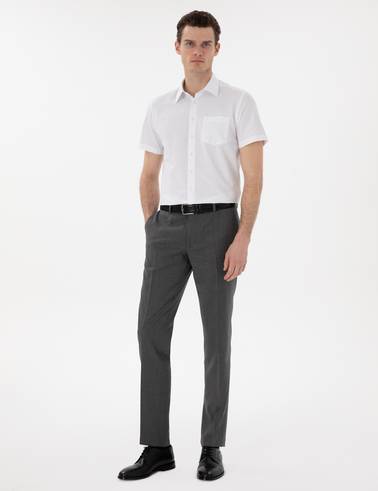 Beyaz Basic Regular Fit Kısa Kollu Cepli Gömlek