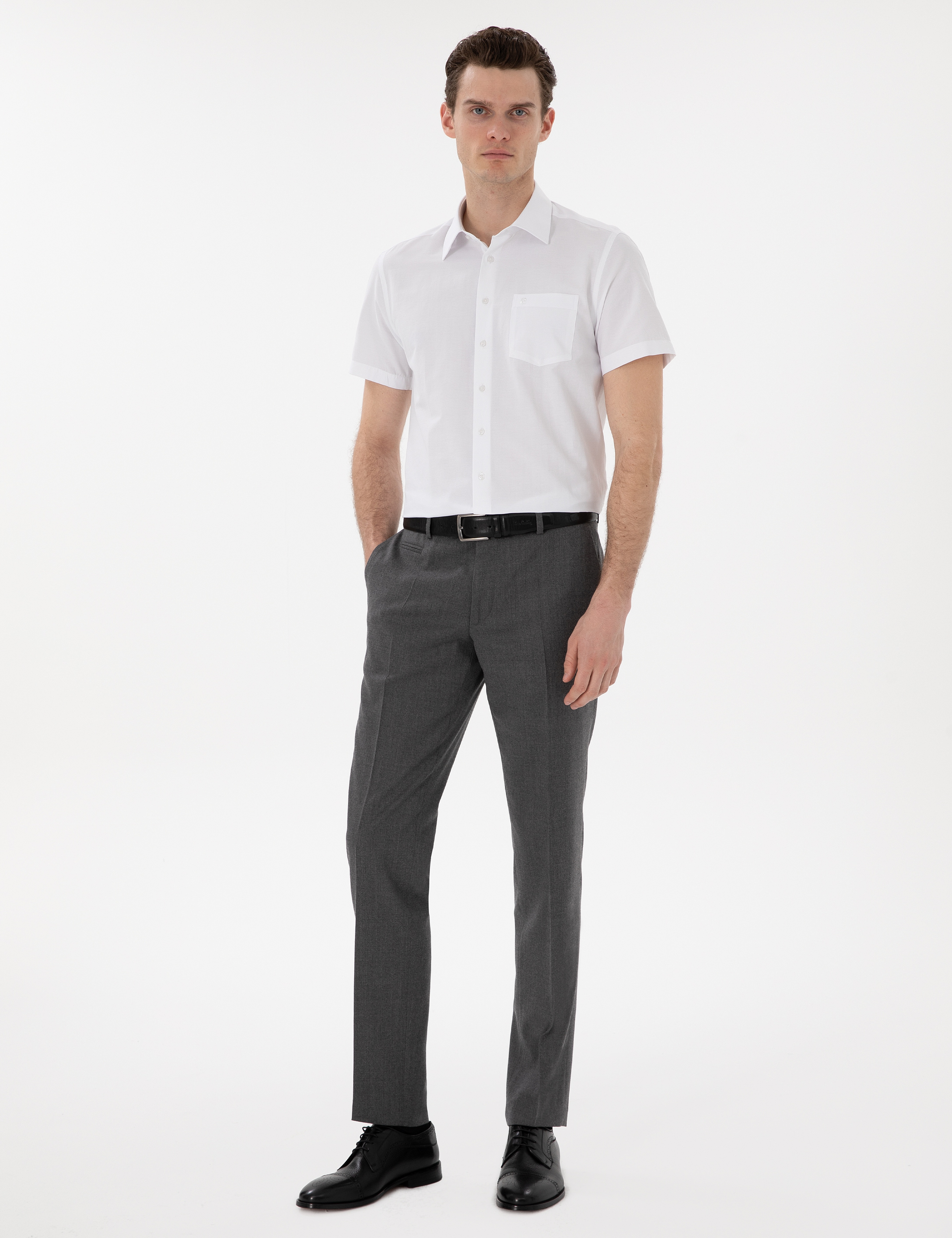 Beyaz Basic Regular Fit Kısa Kollu Cepli Gömlek
