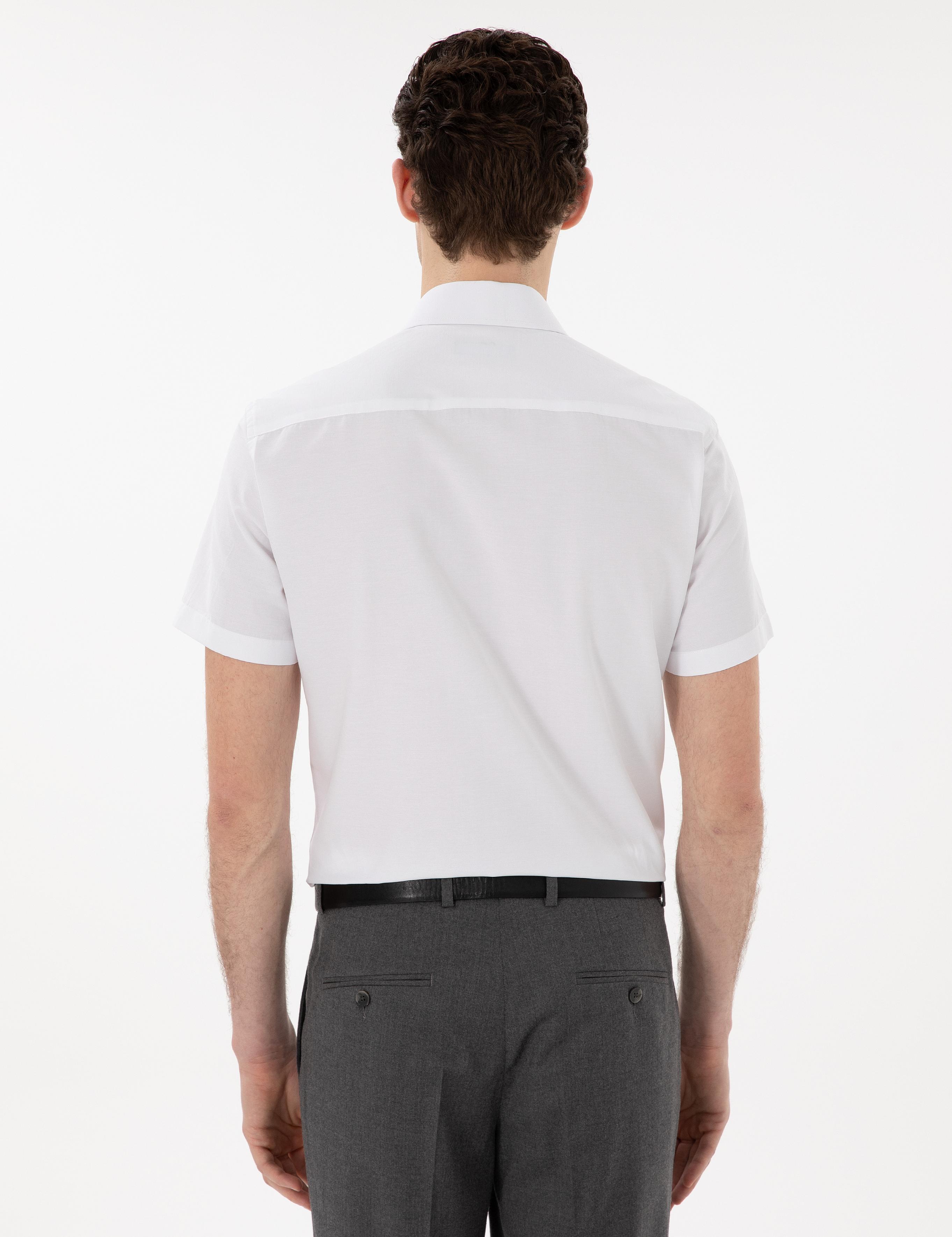 Beyaz Basic Regular Fit Kısa Kollu Cepli Gömlek