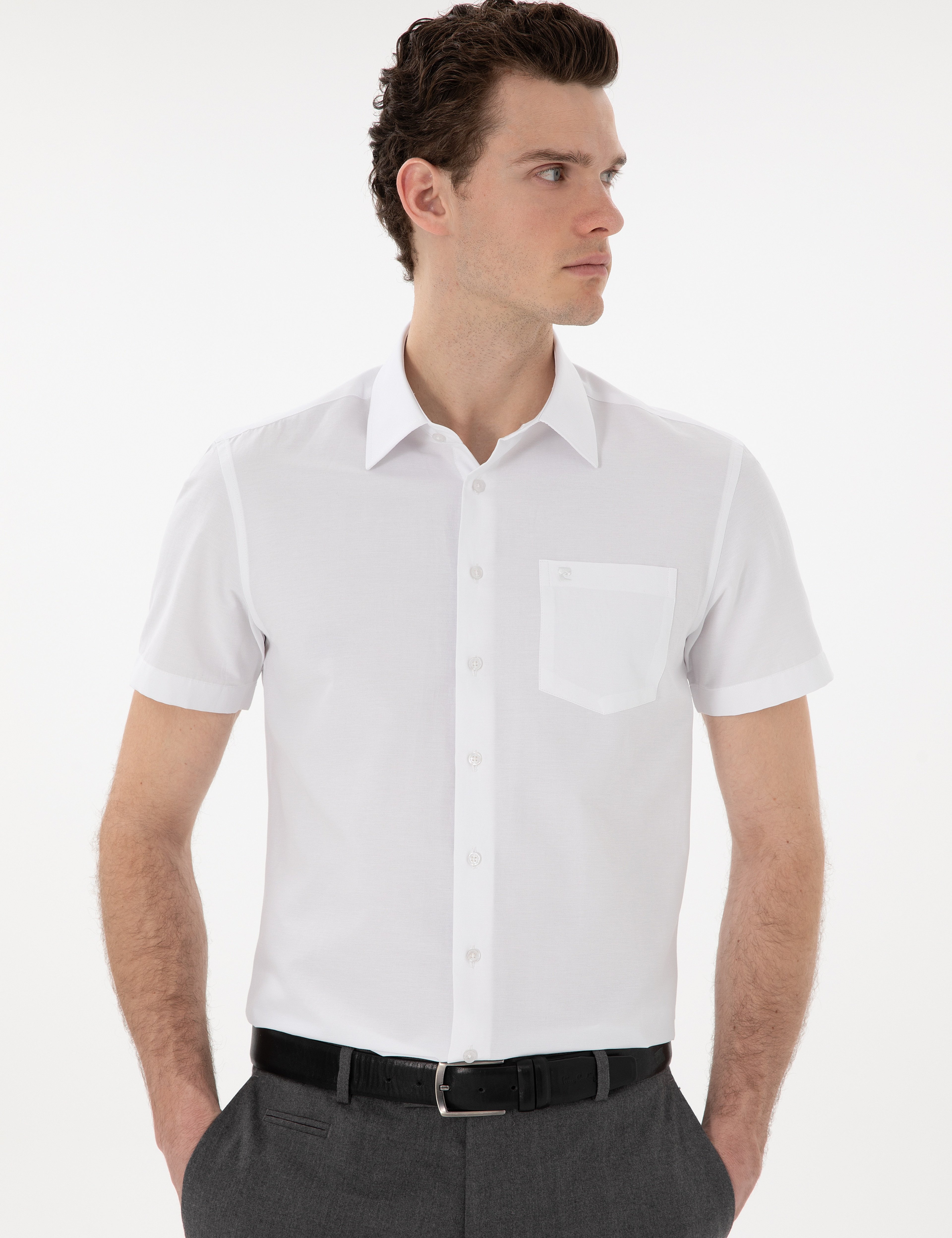 Beyaz Basic Regular Fit Kısa Kollu Cepli Gömlek
