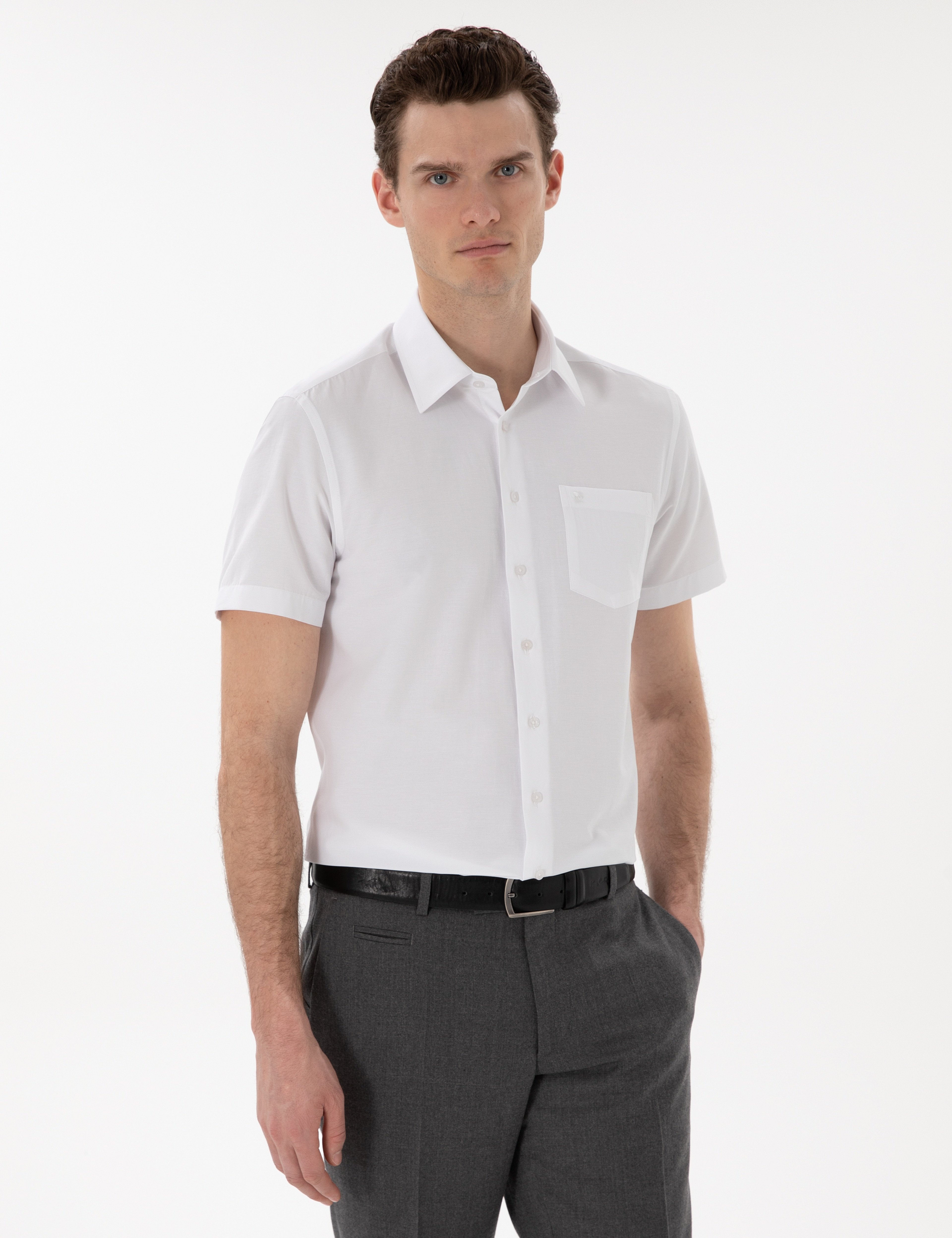 Beyaz Basic Regular Fit Kısa Kollu Cepli Gömlek - Image 1