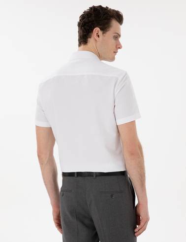 Beyaz Basic Regular Fit Kısa Kollu Cepli Gömlek