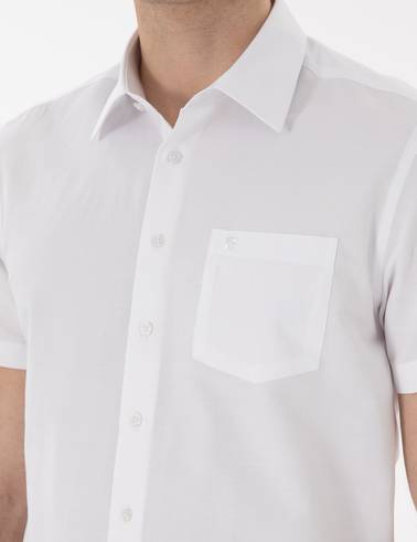 Beyaz Basic Regular Fit Kısa Kollu Cepli Gömlek