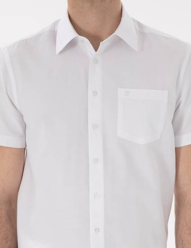 Beyaz Basic Regular Fit Kısa Kollu Cepli Gömlek