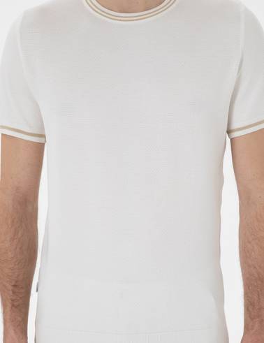 Ekru Slim Fit Bisiklet Yaka Triko Tişört