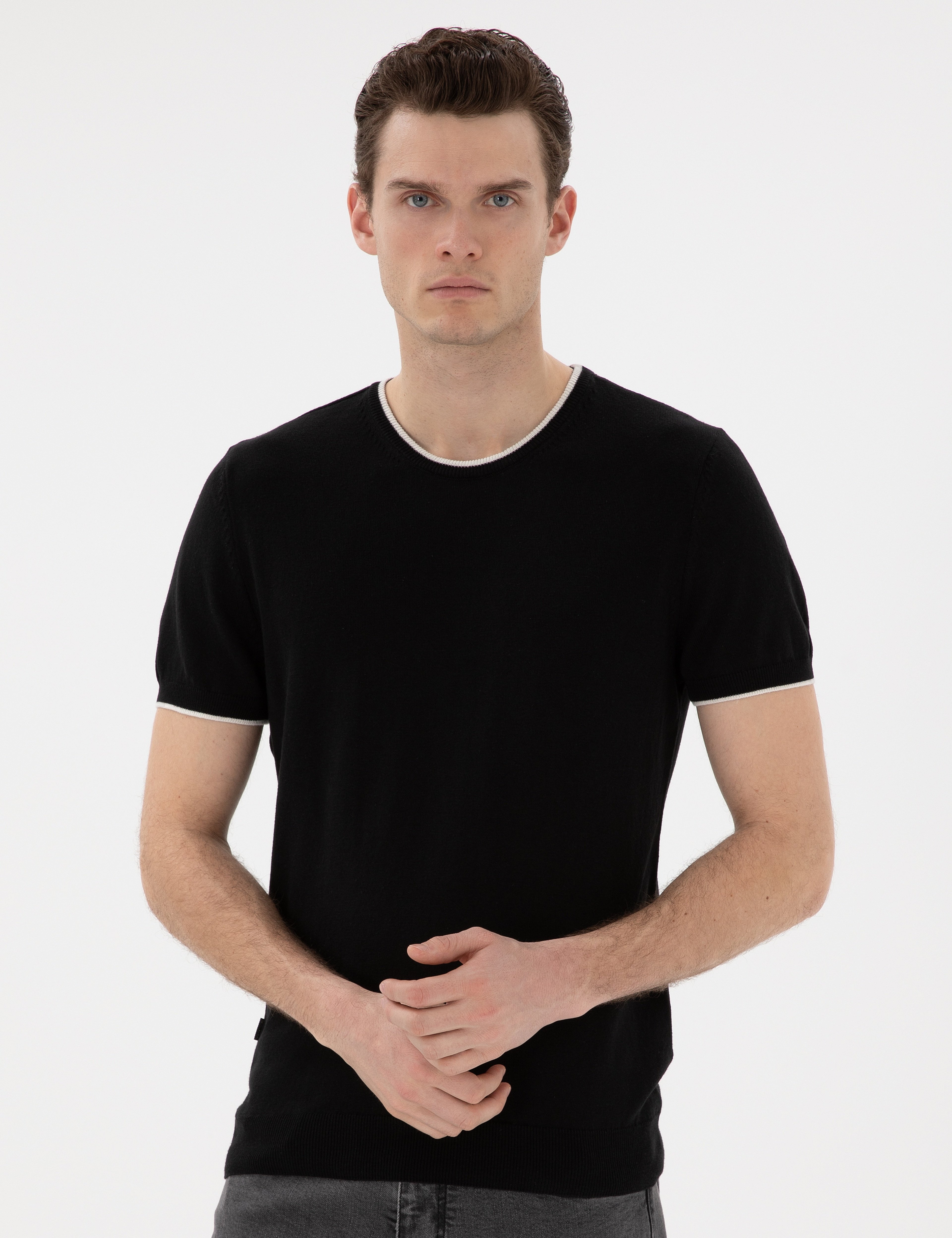 Siyah Slim Fit Bisiklet Yaka Triko Tişört - Image 1