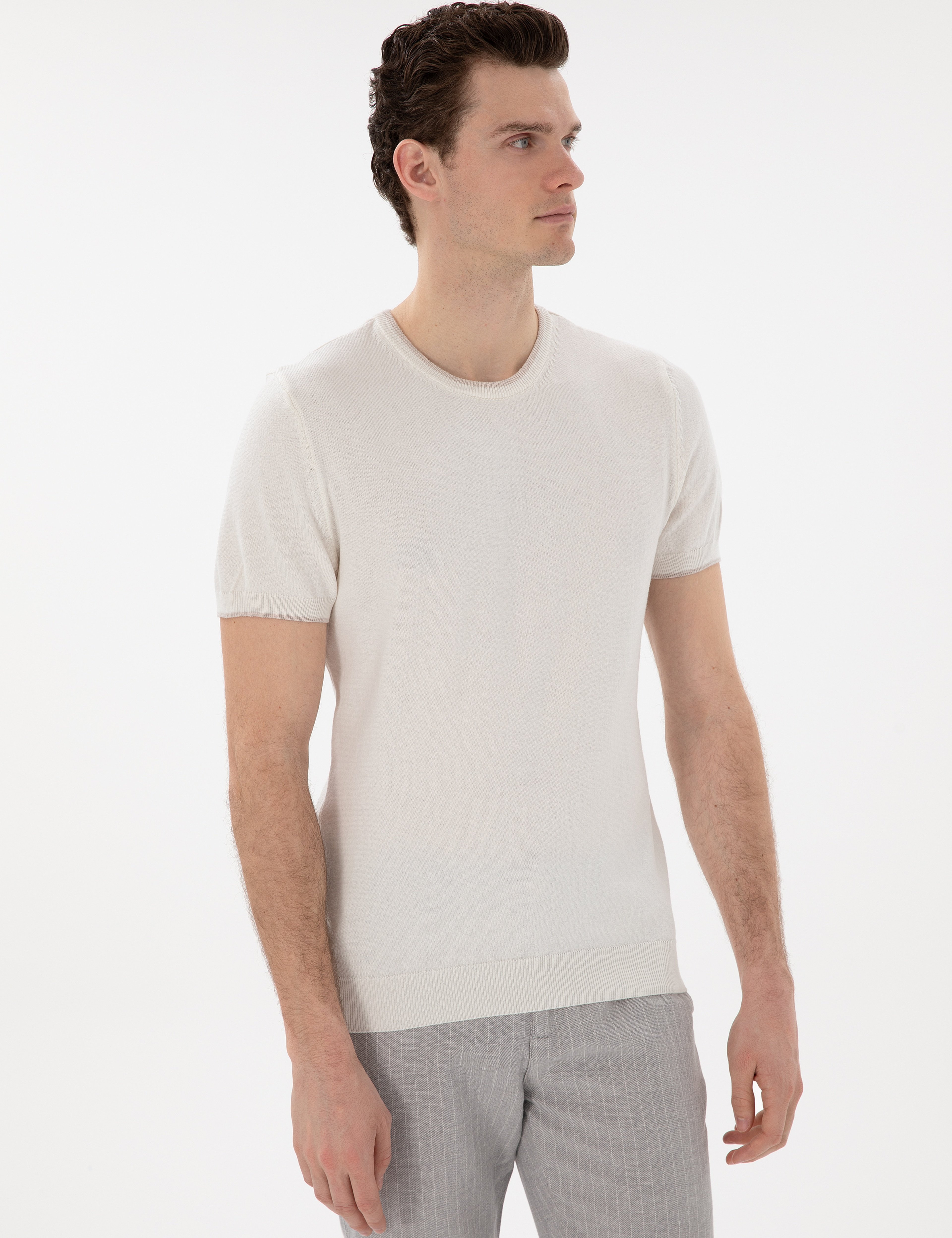 Ekru Slim Fit Bisiklet Yaka Triko Tişört